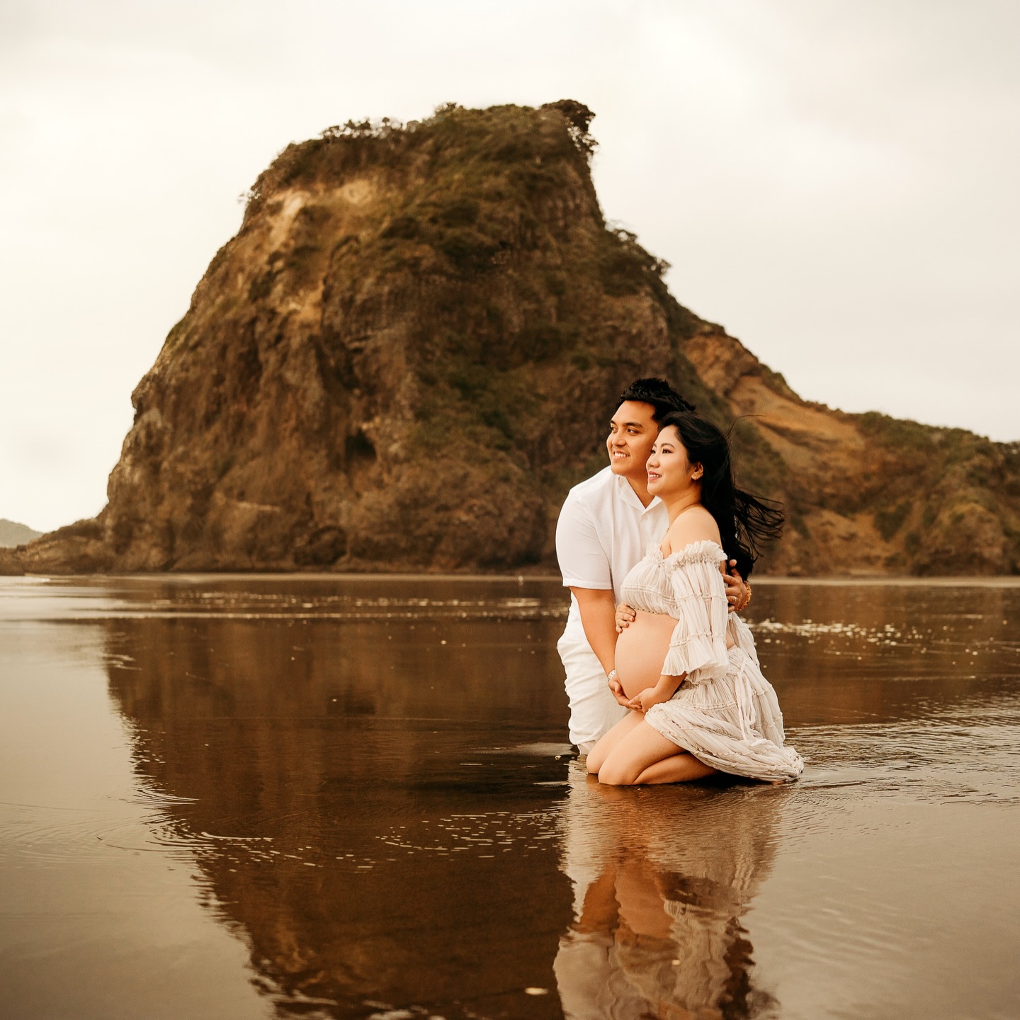 Lovely couple with the most beautiful energy, sharing so much love 🤍
Have you booked your maternity session for this season yet?
Don’t miss the last days of daylight saving and those magical sunset skies 📸🌅
This season goes by so quickly — let’s capture this special moment before your little one arrives.