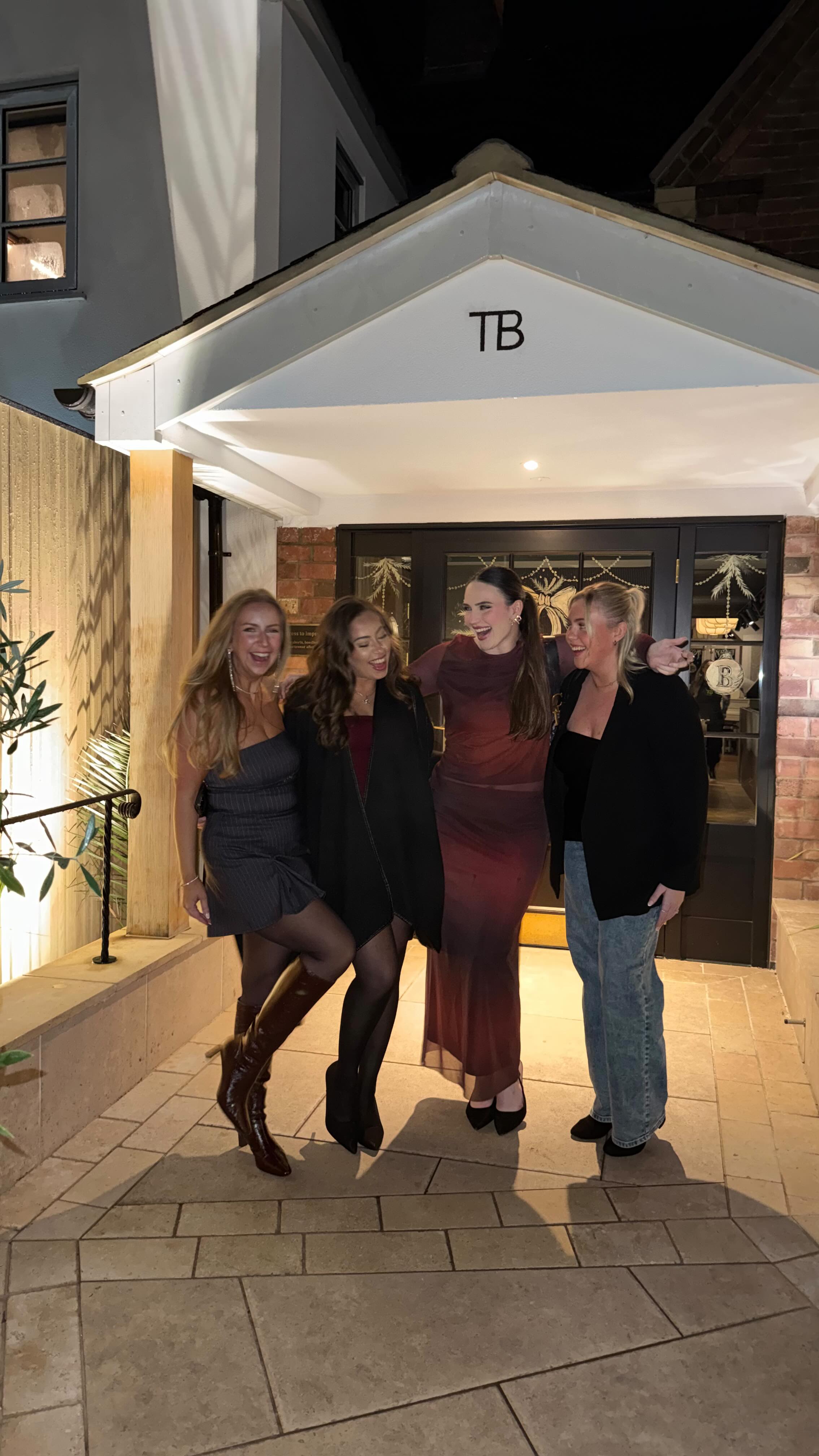 ✨HAPPY INTERNATIONAL WOMENS DAY✨
We asked some of our students who their female role model/inspirations are💛
A huge thank you to all the amazing women on our team , the incredible women who work hard behind the scenes to support their children’s dreams & the women who inspire all young people to be creative!
You’re all amazing💛
#copperstudios #womensempowerment #internationalwomensday #musicaltheatre