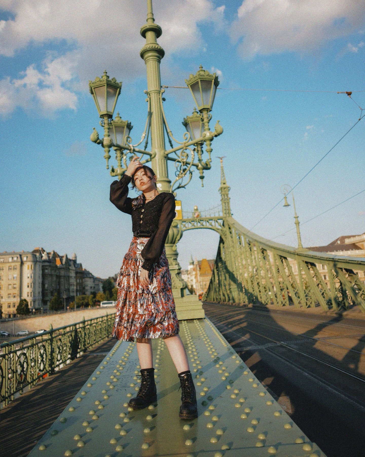 // Ready to Wear: **Pre-Order** //
《 𝐒𝐮𝐧𝐬𝐞𝐭 𝐨𝐧 𝐑𝐢𝐯𝐞𝐭𝐬 𝐓𝐨𝐩 & 𝐒𝐤𝐢𝐫𝐭 》 | LIMTED EDITION
今天就來一點復古式浪漫,
就把喜歡的都帶進生活裡。
獨特光澤感的層次長裙
復古感的鏤空針織織花
不經意的復古元素
不經意的百搭風格
布料的質感
百搭的元素
復古的浪漫
一份「香港製造」的執著;
一件平日都可以穿著的SILENTSIREN.美學風格。
PHOTO | @leflefphoto
—
《 READY TO WEAR 系列 》設有單件訂購,想獨立擁有其中一件都無任歡迎✨
現正開放接受Pre-Order 訂購🫶🏻
《 READY TO WEAR 系列 》已上載到官網啦
✨ www.bysilentsiren.com/secondlook ✨
—
《Ready to Wear》系列開放 Pre-Order
✦可整套訂購 / 單件上衣或裙款
✦ 製作需時約 8-10 星期
✦ 限量法國布料製,小量生產,布料用完即截單
👗 尺寸:XS / S / M / L
📝 三圍尺寸表可到官網參考
📦 購物滿 HKD 1500 香港免運費
🌐官網國際配送 Worldwide Shipping
📌 特別尺寸可訂製(價錢略有不同)
📩 下單方式:
官網 / WhatsApp / IG Inbox
🏬 門市亦有 S 碼上架,歡迎來店試穿!
100%香港製造🇭🇰
Made in Hong Kong
—
HONG KONG LOCAL WEDDING DRESSS DESIGNER | 𝐇𝐀𝐍𝐃𝐌𝐀𝐃𝐄 𝐆𝐎𝐖𝐍 & 𝐀𝐂𝐂 |ᴍᴀᴅᴇ ɪɴ ʜᴏɴɢ ᴋᴏɴɢ
www.bysilentsiren.com