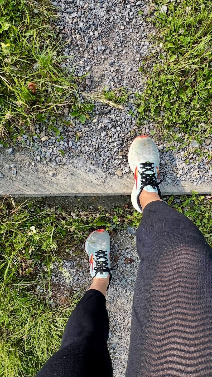 ✨ Leggings, die mehr können als nur gut aussehen…
Die Solidea Silver Wave Long und Solidea Silver Wave Corsaro (Capri) vereinen Style & Wohlgefühl für deine Beine.
Das patentierte 3D-Wellengewebe erzeugt bei jeder Bewegung eine sanfte Mikromassage und
💫 unterstützt den Lymph- & Venenfluss
💫 fördert die Mikrozirkulation
💫 hilft, Wassereinlagerungen zu lösen
💫 Anti-Cellulite-Leggings
💫 Silberionen im Garn wirken antibakteriell und beugen Gerüchen vor
Und das Detail, das ich liebe:
Das Bein schimmert leicht durch das Wellengewebe – feminin, elegant und besonders.
🥂 Champagner ist mein Sommerfavorit – und die Leggings sind in vielen weiteren wunderschönen Farben erhältlich.
⸻
✨ Leggings that do more than just look good…
The Solidea Silver Wave Long and Solidea Silver Wave Corsaro (Capri) combine style and wellness for your legs.
The patented 3D wave fabric creates a gentle micro-massage while you move:
💫 supports lymphatic and venous circulation
💫 stimulates microcirculation
💫 helps reduce water retention
💫 anti-cellulite leggings
💫 silver ions in the yarn provide antibacterial properties and help prevent odors
And the detail I love:
Your skin subtly shines through the wave structure – elegant, feminine and unique.
🥂 Champagne is my summer favorite – and they’re available in many other beautiful colors.