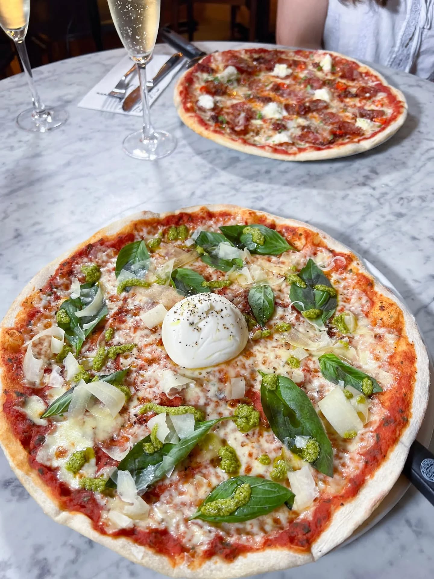 New Spring menu items launched today at @pizzaexpress Welwyn Garden City
Let us know which dish you're ordering. 👇
👑 Queen Margherita
🟫 Truffle Cacio e Pepe bites
🌶️ Triple Chilli Chicken Wings
🍑 Peach and Parma Hot
🍝 Prawn Puttanesca
🍋 Sicilian Lemon Delight
🍫 Choc Ice Bites
#Pizza #PizzaaExpress #WelwynGardenCity #Restaurants #Foodies