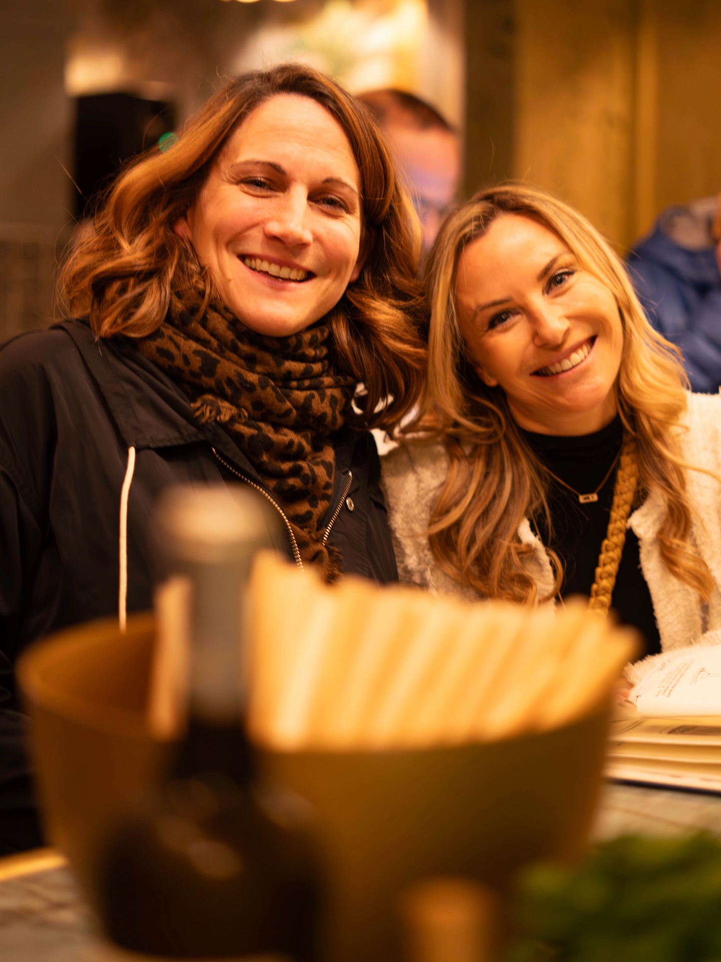 Sourires, chaleur et bonne compagnie.
Villa Aaron ✨
_______________________
Smiles, warmth, and good company.
Villa Aaron ✨
@amazozgroup Family
𝕆𝕦𝕧𝕖𝕣𝕥 𝟙𝟚:𝟘𝟘 - 𝟘𝟚:𝟘𝟘 / 𝟟/𝟟
𝑹𝒆́𝒔𝒆𝒓𝒗𝒂𝒕𝒊𝒐𝒏 🔗 𝒆𝒏 𝒃