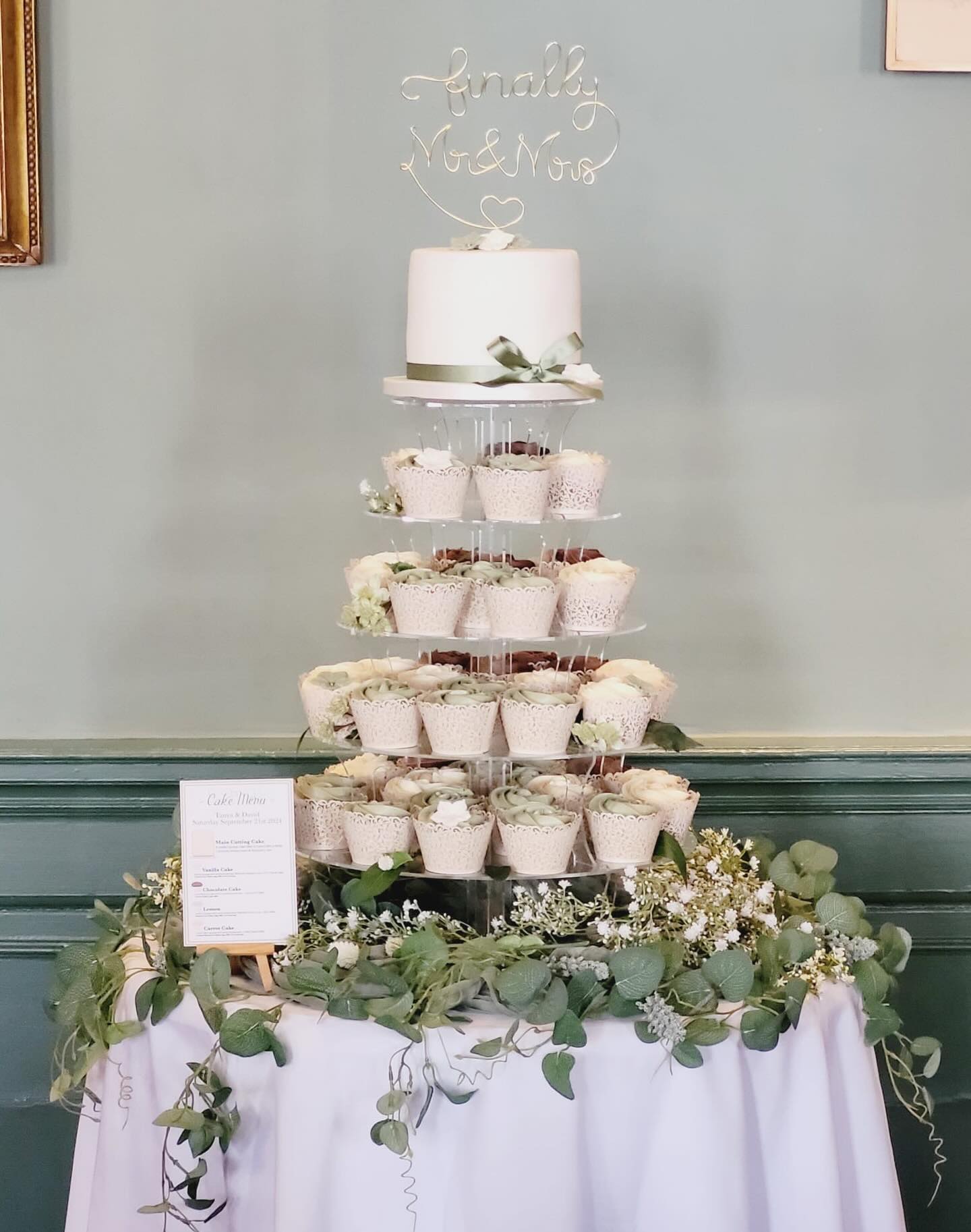 ✨ Finally Mr & Mrs ✨
A wedding cake… but make it a statement piece.
This elegant display features a classic single tier cake sitting above a tower of beautifully piped cupcakes — perfect for sharing with guests while keeping that timeless wedding cake moment.
Soft sage tones, delicate florals and romantic details made this setup the perfect centrepiece for a beautiful celebration. 💍
Cupcakes or traditional tiers for weddings… which would you choose? 👇
Tell me in the comments!
#WeddingCake #WeddingCupcakeTower #LuxuryWeddingCake #WeddingCakeDesigner #ElegantWedding