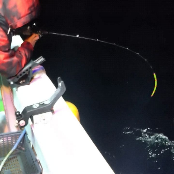 3月7日 イカメタル
スタートしてしばらく当たりが無く
我慢の時間が長い展開…
ようやくスルメが
ポツン…ポツン…
また沈黙の時間が続き中盤に
赤イカ、ヤリイカが当たるものの
ポツン…ポツン…
最後まで激渋の一日で終了しました。
イカチャレンジ開催中!
現在トップは
3月1日の10杯
優勝者には
🎁フィッシングユー商品券10000円
🎁イシグロ商品券10000円
合計20000円分プレゼント!
是非チャレンジして下さい!
#イカメタル
#三重釣り
#尾鷲釣り
#三重イカメタル
#スルメイカ
ヤリイカ
赤イカ
夜釣り
釣り船
遊漁船