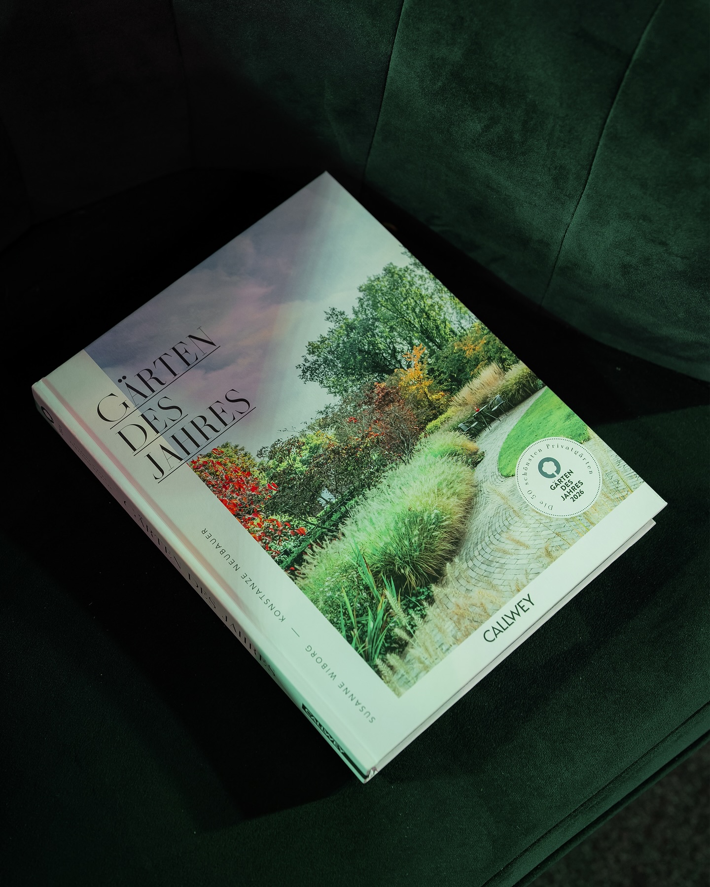 Gärten des Jahres – das Buch ist da 📚🌿
Richtig cool, so viele tolle Kolleg:innen und Projekte darin zu sehen, die ebenfalls vertreten sind. Gratulation an alle – mega Inspiration! 🙌✨
#InnGärten #GaertenDesJahres #Gartenbuch #Garteninspiration #Gartengestaltung #Landschaftsgärtner #Tirol