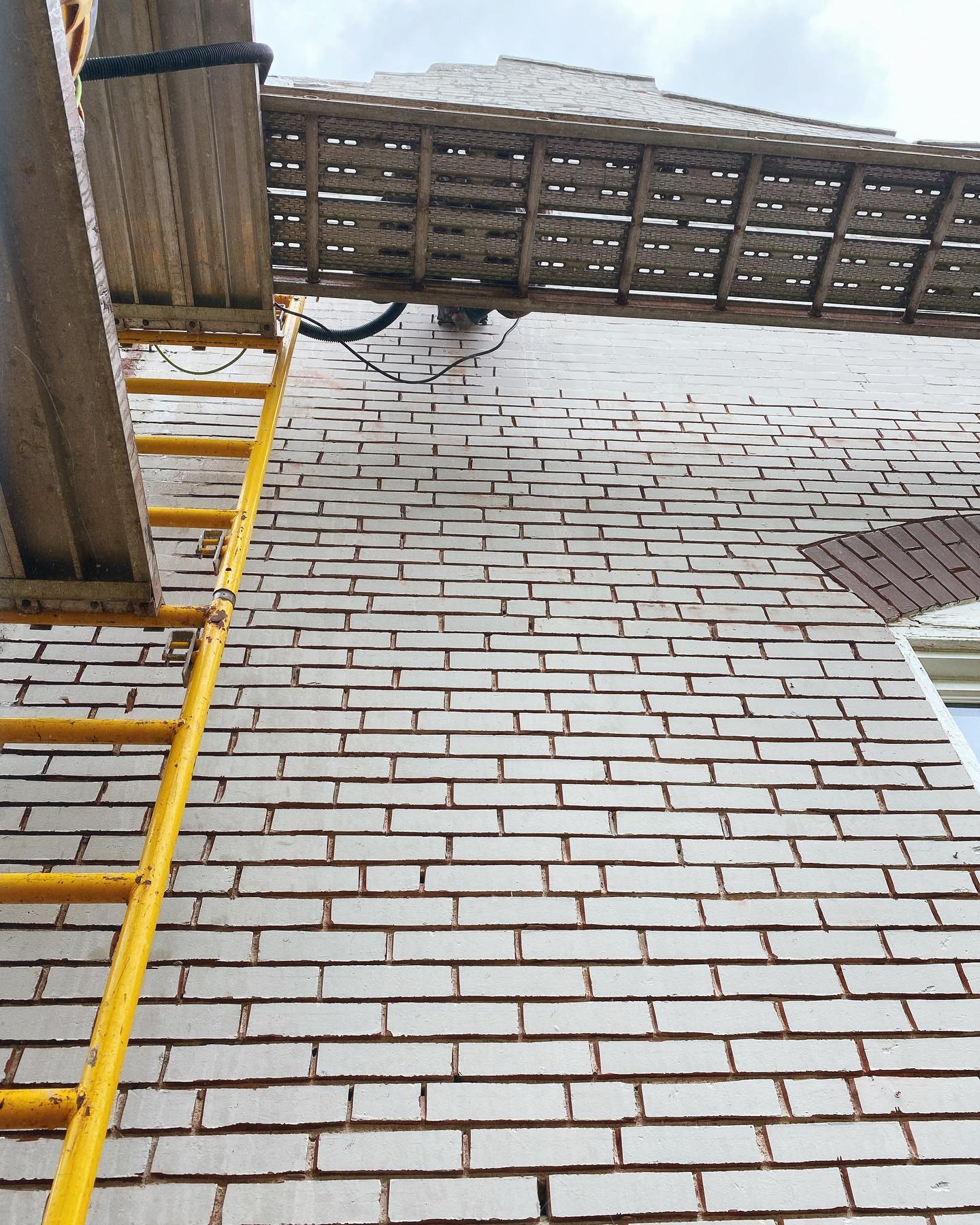 On that Wednesday morning “grind”. If you don’t properly grind out the old mortar before tuckpointing, your work doesn’t look nearly as clean or last as long. Lucky for us, Cardin and Wah have the cleanest joints around!