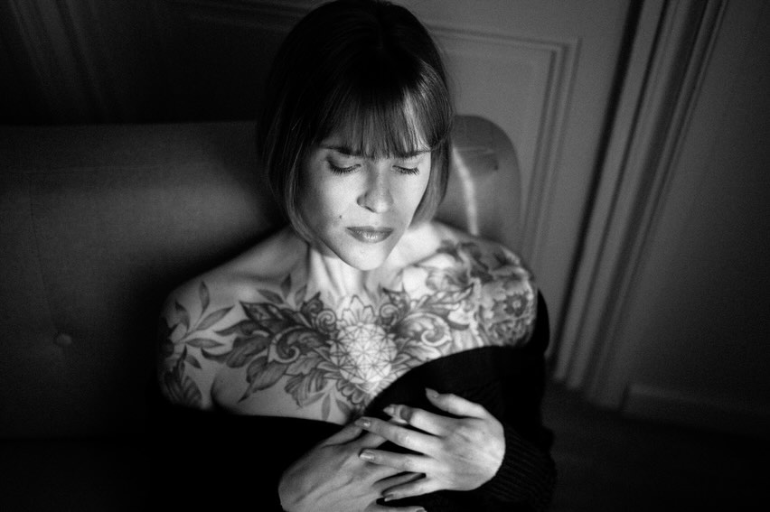 Unposted. La magnifique Charlotte. Mon agenda de Mars / avril est ouvert! À défaut de shooter en extérieur, réservez-vous un petit moment pour vous. Une séance portrait, Self-love ou couple intimiste chez @lejoystudio ça vous tente?