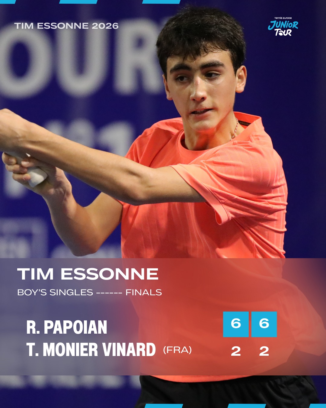 Rafael PAPOIAN sacré Champion 🔥🏆✨
Finale Simple Garçons - TIM Essonne 2026
Auteur d’une nouvelle démonstration, Rafael PAPOIAN n’a laissé aucune chance à Timo MONIER VINARD pour soulever le trophée.
Malgré des débuts de manches accrochées et un public acquis à sa cause, le Français a cédé face aux coups tranchants de la tête de série numéro 3 du tournoi qui a justifié son statut de favori.
Sans perdre un seul set cette semaine, Papoian est sacré champion du TIM Essonne 2026.
#TIMEssonne #TennisEurope #JuniorTour #NextGenTennis
—————————————————
Rafael PAPOIAN crowned Champion 🔥🏆✨
Boys’ Singles Final – TIM Essonne 2026
Delivering another dominant performance, Rafael PAPOIAN gave Timo MONIER VINARD no chance as he lifted the trophy.
Despite competitive starts to the sets and strong support from the crowd for the French player, MONIER VINARD ultimately struggled against the sharp and powerful shots of the tournament’s No.3 seed, who fully lived up to his status as favorite.
Without dropping a single set throughout the week, PAPOIAN is crowned TIM Essonne 2026 champion.
#TIMEssonne #TennisEurope #JuniorTour #NextGenTennis