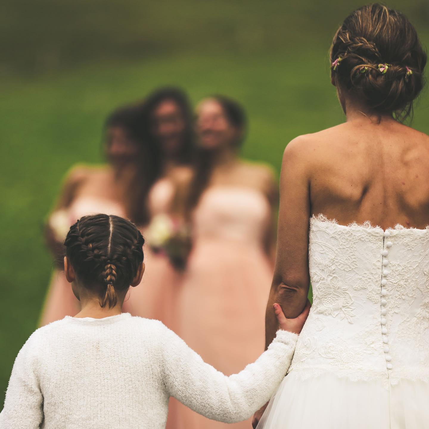 Sweet wedding 👰🏻 love 💕. These weddings are such intense moments, even for me as a photographer. Getting so close to a couple in a few hours. It is every time hard to leave the when the party is getting started. After sometimes 14 hours, I feel like I have been running a marathon. But when I see the pictures afterwards I always think it was worth every second.