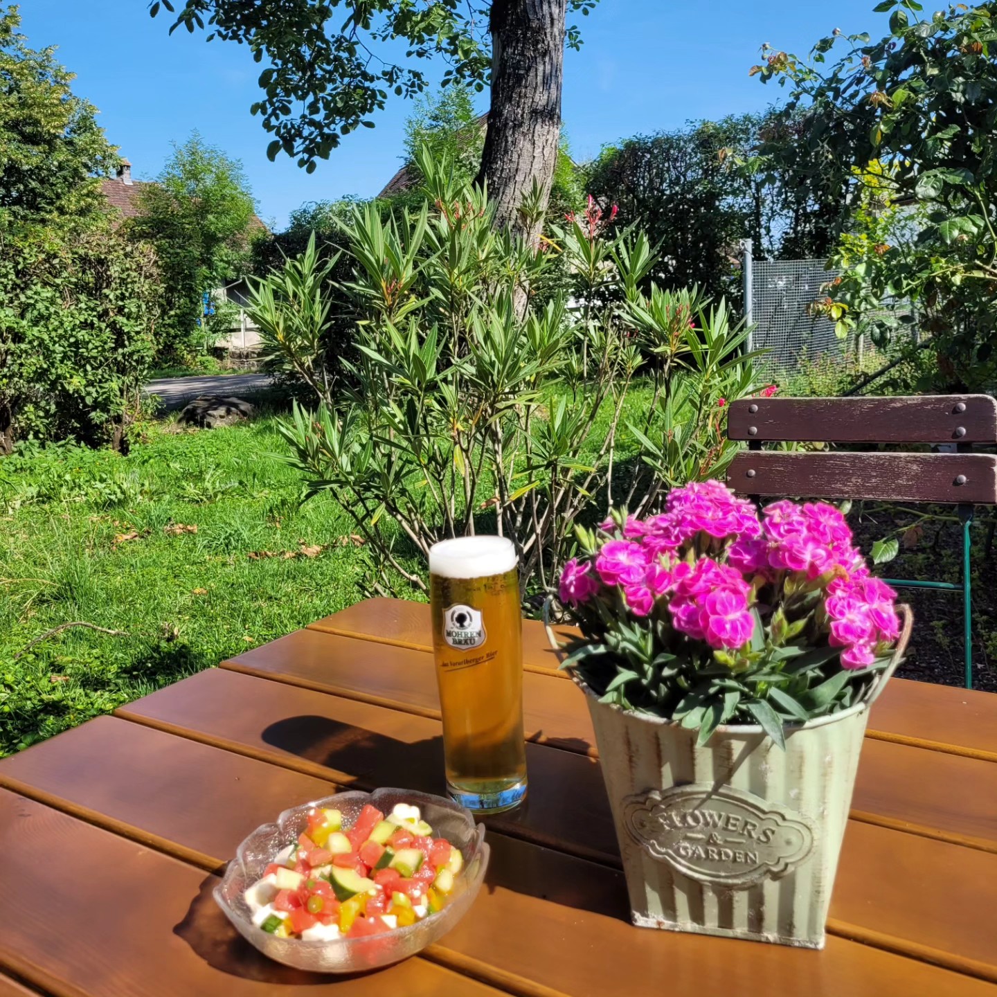 KOMMT VORBEI! Noch 10 Stunden bis zum langersehnten Urlaub! Wir gehen ab dem 24.07 - 08.08 in die Ferien und wünschen euch eine tolle Zeit! BIS BALD EUER HELLIS TEAM