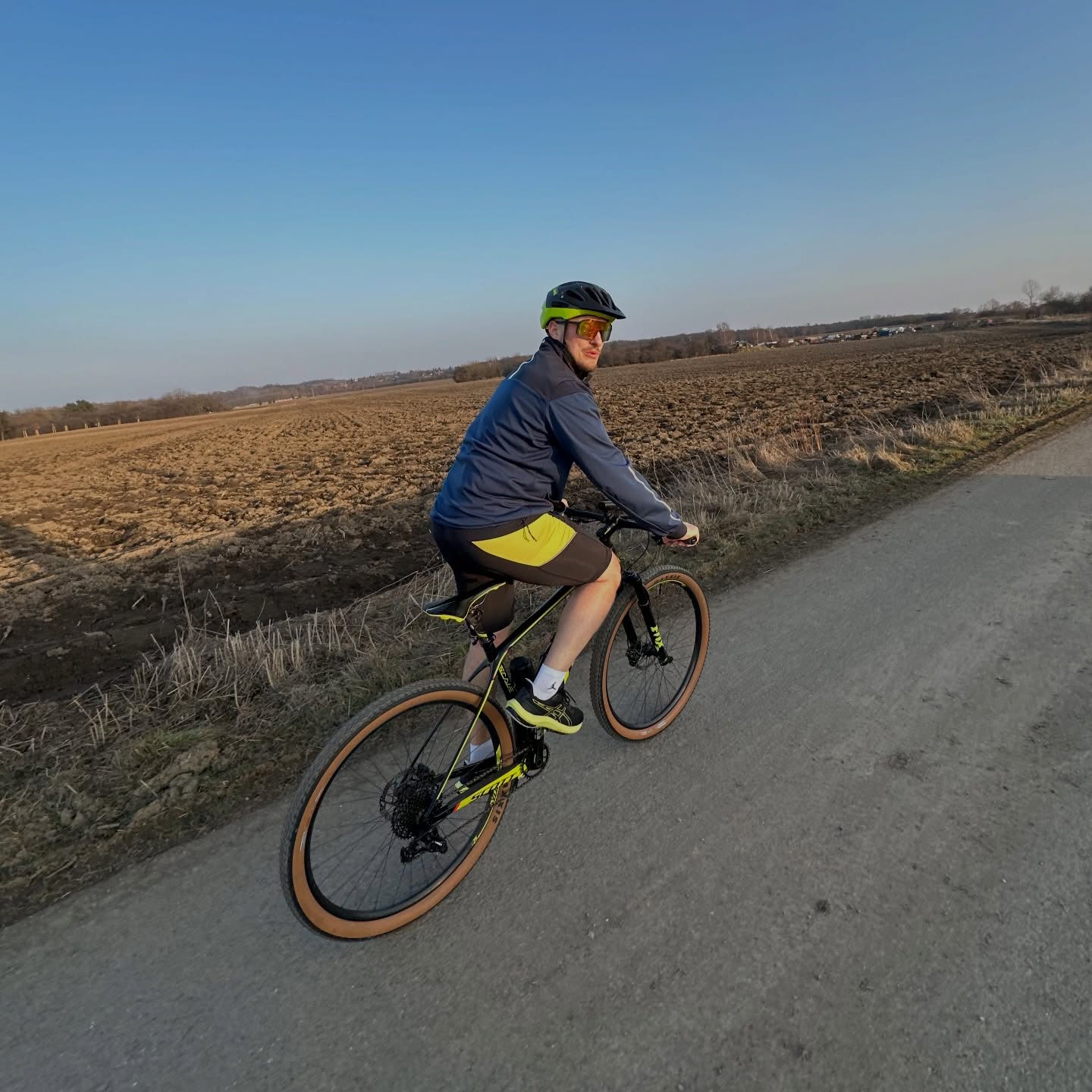 Víkend, sport a život životuje. 🌞🚴🏽🎾 #sportlife