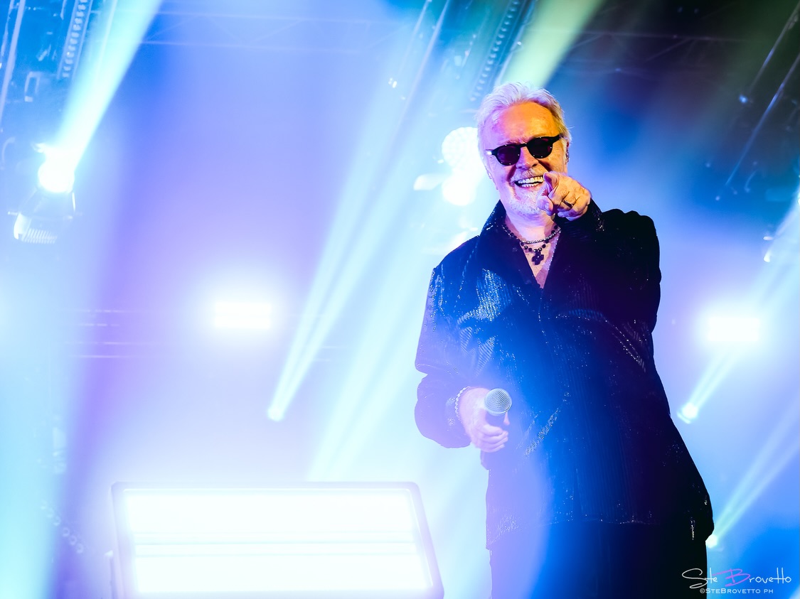 BARI, che serata incredibile! 🤩
Grazie per l’affetto e l’energia che ci avete regalato!
Il tour de L’ULTIMA NOTTE ROSA – THE FINAL SHOW prosegue qui:
📍 11 marzo – ROMA – Palazzo dello Sport
🎟️ Ultimi biglietti disponibili al link in bio e nelle storie
Ph. @stebrovettoph
#lultimanotterosa #umbertotozzi @momyrecords @concerto.official @friendsandpartners @birindelliauto @rtl1025