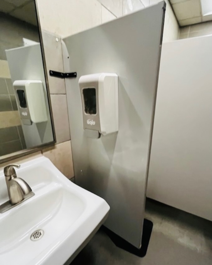 Yes, it’s just a simple grocery store bathroom - but do you notice how CLEAN it is? Cleanliness matters, nobody cleans Charleston businesses better than Purple Dot 💪🧼💜😀#CharlestonCleaning