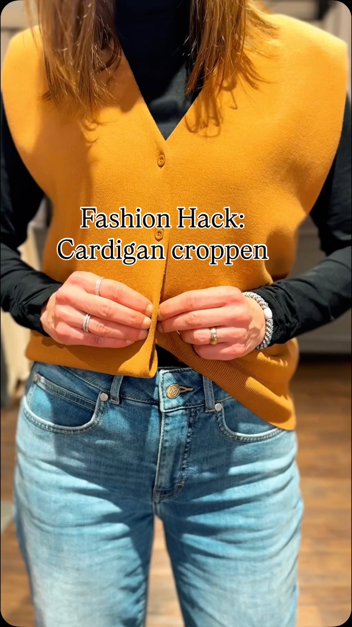 Kennt ihr schon diesen süßen Trick??
Wir lieben ihn!
Probiert‘s aus! Falls ihr keine Weste zu Hause habt, dann schnell zu uns 🥰
#chris #chrismode #instafashion #easyfashionhack #outfitinspo