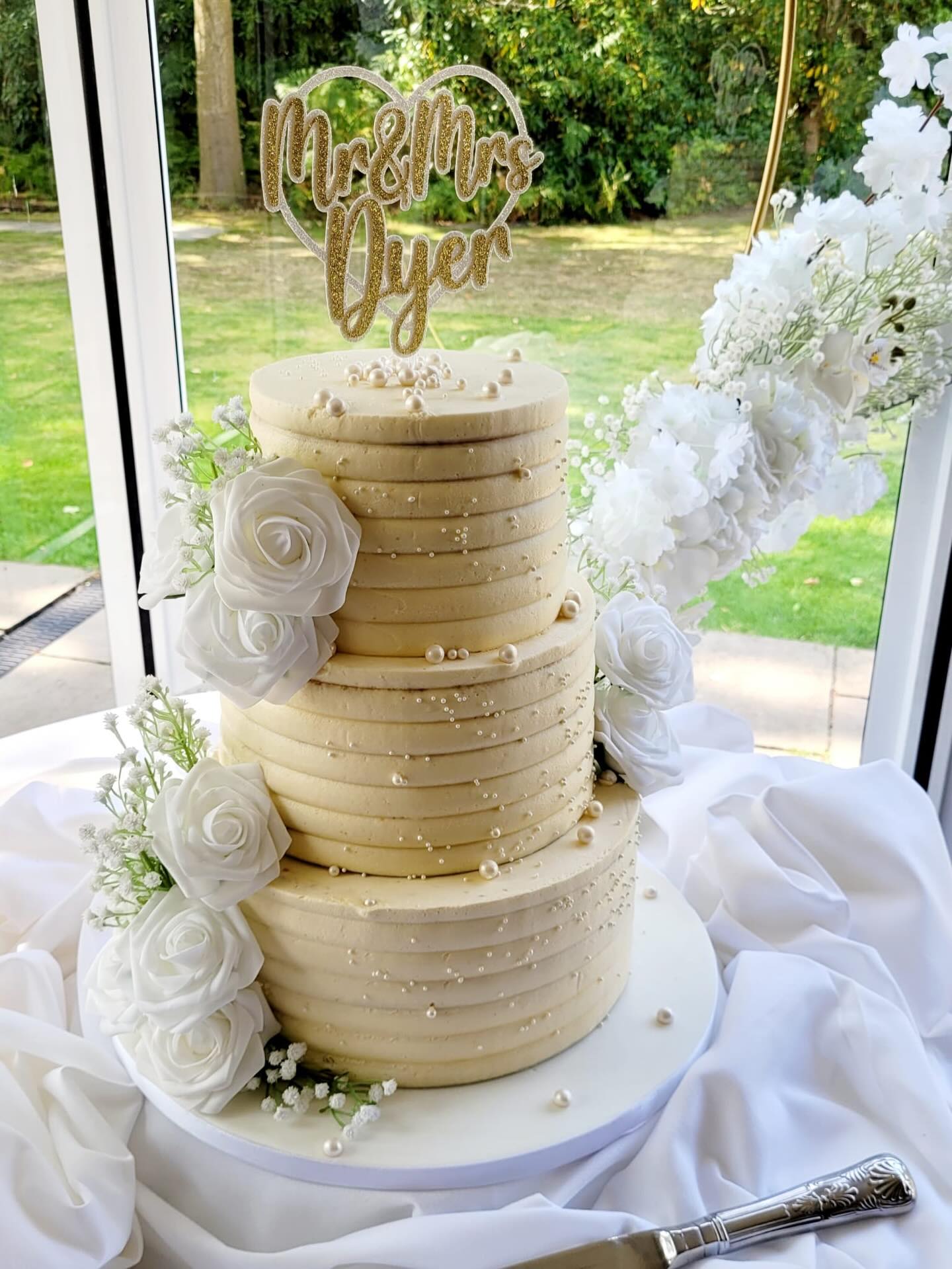 ✨ Elegant. Timeless. Made for “I Do.” ✨
This beautiful three-tier wedding cake was designed with simplicity and romance in mind 🤍
Soft textured buttercream, delicate pearl details, and roses come together to create a cake that feels effortlessly luxurious. Finished with a sparkling “Mr & Mrs” topper, it’s the perfect centrepiece for a special day.
Every detail is designed to look stunning in photos and unforgettable in person.
💍 Planning your wedding?
Let’s create something beautiful for your big day.
👇 Tell me in the comments:
Are you team classic white wedding cake or something bold and colourful?
Save this post if this is your dream wedding cake 🤍
#WeddingCake #LuxuryWeddingCake #ElegantWedding #WeddingCakeDesign #weddinginspiration