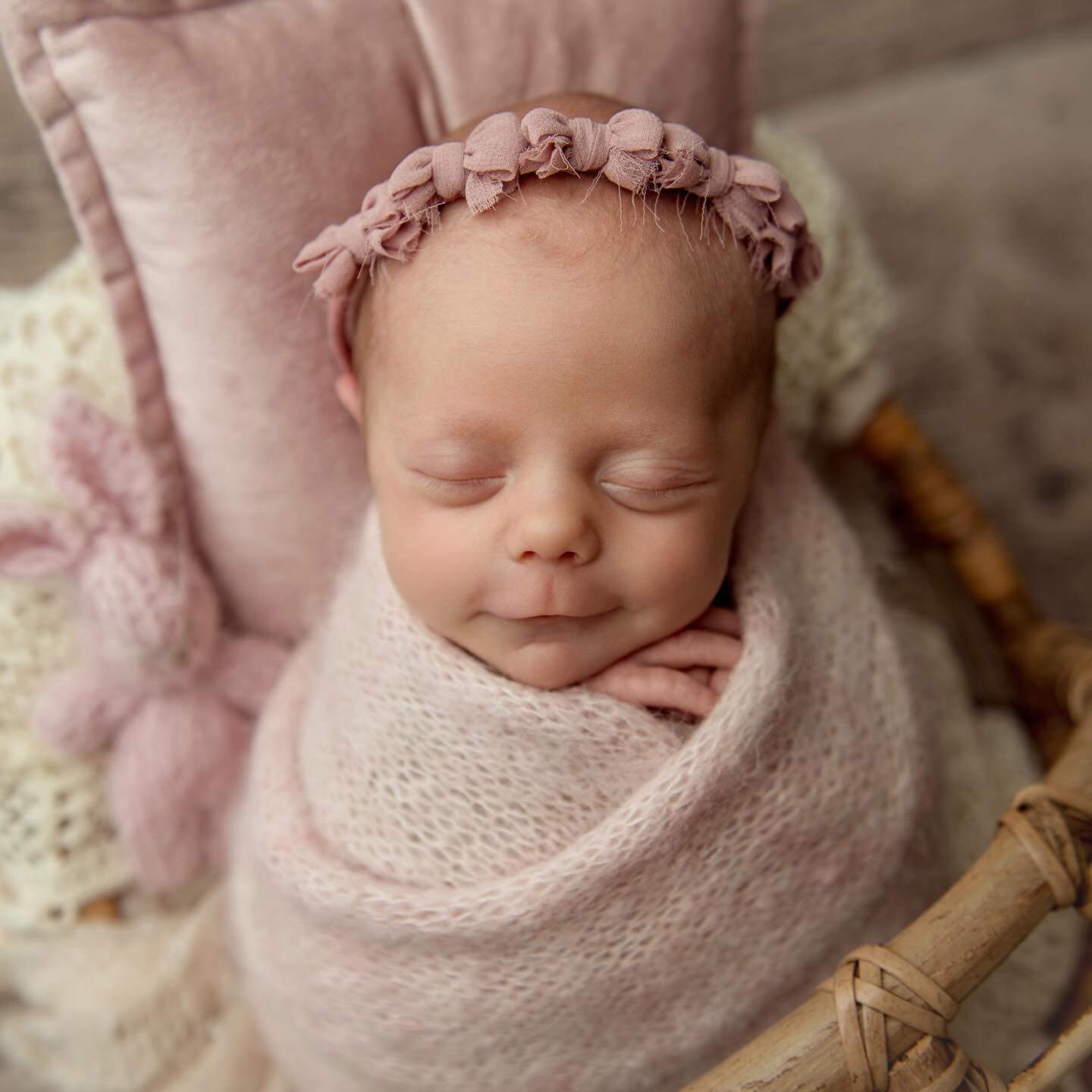 The sweetest little smile! 🥹
Adorable Ophelia is such a tiny dot! She was full of the most beautiful smiles.
#wiltshirenewbornphotographer #hampshirenewbornphotographer #salisburynewbornphotographer #amesburynewbornphotographer #winchesternewbornphotographer