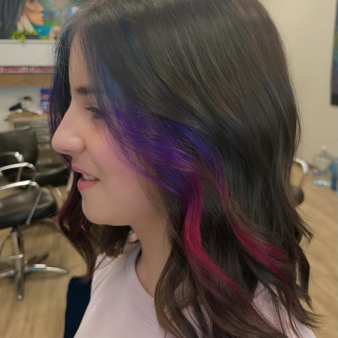 Bold color. Bold confidence. Bold self-expression. 💜🔥
This gorgeous peekaboo ribbon of violet + magenta is the perfect way to add personality without committing to full fantasy color. When she moves, the color dances through the layers like hidden magic. ✨
Created by Emma at Everyday Magick Salon.
Thinking about adding a little color to your life?
✨ Vivids
✨ Peekaboo color
✨ Creative placement
Emma is accepting new clients!
📍 Downtown Johnson City
📅 Book online through the link in our bio
#JohnsonCityTN
#JohnsonCityHair
#TriCitiesTN
#TriCitiesHair
#JCStylist
EverydayMagickSalon