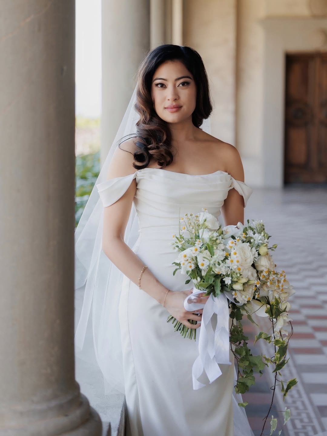 A timeless bridal beauty moment in the heart of Tuscany, Italy 🤍
Our beautiful bride Stephanie wore the iconic Naomi gown by Anne Barge for her romantic destination wedding at @villapazzialparugiano . For this elegant Tuscan celebration, our team at @blbsmanagement created a soft, refined bridal makeup and timeless wedding hair, designed to enhance natural beauty and last perfectly throughout the day.
If you are planning your Tuscany wedding and looking for a professional bridal makeup artist and wedding hair stylist in Italy, our team is based in Tuscany and works across Rome, Lake Como, Umbria and the Italian countryside.
Groom: @esm404
Venue: @villapazzialparugiano
Planning: @gallorinigiorgievents
Photo: @tuscanyweddingphotographers
Video: @katiacasprinifilms
MUA: @blbsmanagement
Flower design: @paolettonifiori
Catering: @cavalieri_ricevimenti
Music: @deb_jones_livemusic
Lights: @lightmyweddinginitaly
Wedding band: @nahokujewelers
Jewelry: @swarovski
Perfume & Groom details: @gucci
Suit: @indochino
Photo gallery: @pixellu
Album: @dreambookspro
#makeuptuscany #tuscanymakeupartist #villapazzialparugiano #weddingmakeuptuscany #romemakeupartist