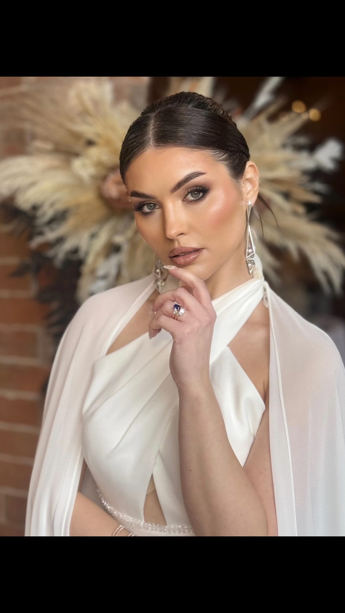 This room is for the bridal hair and makeup artists who are ready to be taken seriously. 🔥
Your bridal work is strong.
But your visibility hasn’t caught up yet.
Brides aren’t noticing you…
You’re ready to take up space in the industry
You’ve got so much to say…
but your brand just isn’t speaking loud enough yet
You’re ready to:
• refine your artistry
• Finesse your bridal experience
• claim your brand presence
• position yourself as a serious bridal professional
That’s exactly what the bridal,beauty & branding education experience is designed for.
Join myself, Sheree and Zoe on 13th April 2026 in Stratford upon Avon 🗓️
Full details and tickets are in the link in bio.🔗
Limited seats available.
#makeupmasterclass #bridaleducation #bridalmakeup bridalhairstylist westmidlands styles shoot makeup masterclass makeup education uk bridal hairstylist bridal makeup artist soft glam