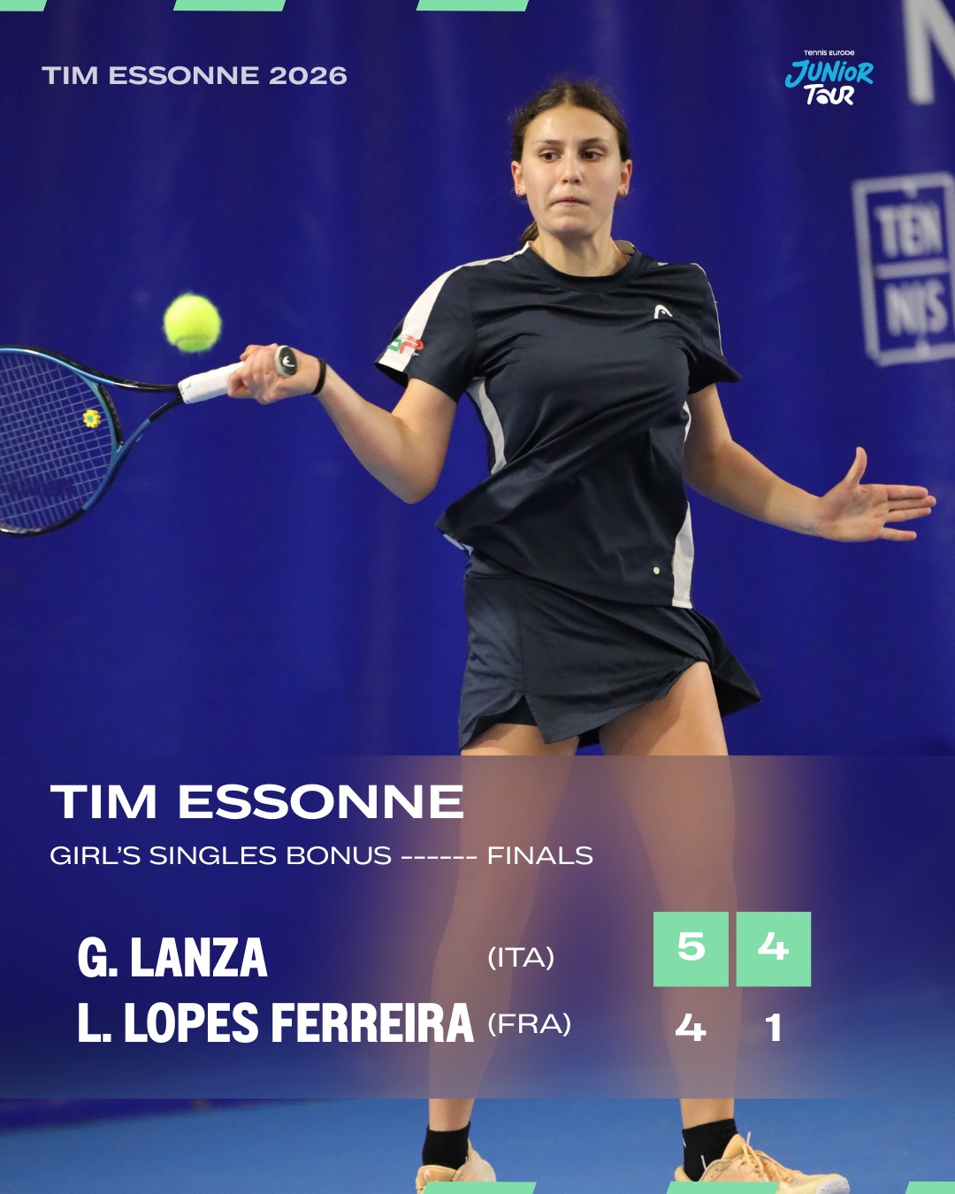 Girl's Singles Bonus Final 🏆✨
G. LANZA (ITA) def. L. LOPES FERREIRA (FRA) 5-4, 4-1
Giorgia LANZA takes the Girl’s Singles Bonus title at the TIM Essonne.
The Italian edged a tight first set against France’s Leora LOPES FERREIRA before taking control of the match in the second set. Solid from the baseline and consistent in the rallies, LANZA managed the key points to secure the win.
A convincing performance to lift the trophy.
#TIMEssonne #JuniorTour #NextGenTennis #TennisEurope
