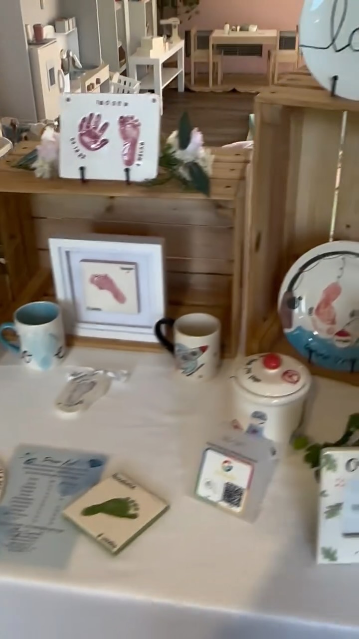 Cake for Mum.
Sensory play for baby.
Keepsakes to treasure forever 🤍
We’re popping up at @theplayroom_nakedbakes on Tuesday for an exclusive baby session — and we’ll be on hand to capture those perfect little prints in time for Mother’s Day.
The ultimate “I actually sorted Mother’s Day early” moment 👏
Book your slot via @theplayroom_nakedbakes — limited availability.
Tag a dad who needs the hint 👀👇
#solihullmums #babyprints
#mothersdaygift #solihullmumsanddads #solihull