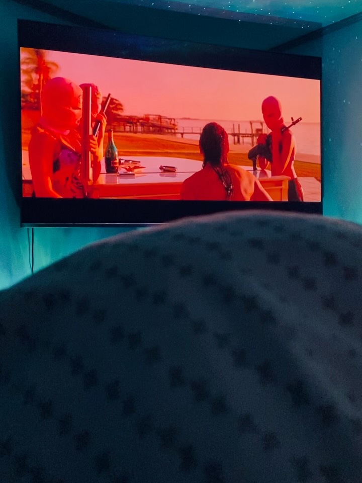 This one’s for the girls 💣
Just wanted to highlight some amazing performances by @taylour and @rileykeough plus some underrated performances by @ashleybenson @vanessahudgens @selenagomez and @rachel.korine
And yes: that is the legend Riley Keough, daughter of Lisa Marie Presley, granddaughter of Elvis the Pelvis.
These two movies constitute a shift in storytelling that is long overdue. 💗
True grit from an ensemble club ✨🔥
#springbreakers #zola #filmmakers #honesty #crime
“Clean ya butt!” 😭😭