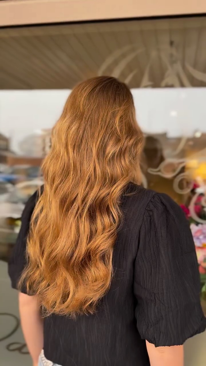 Met gezond haar het weekend in 🧖🏻♀️
Merel komt regelmatig langs voor een @olaplexnederland behandeling en om haar puntjes te knippen. Hierdoor kan zij super lang en gezondhaar houden, terwijl ze meerdere keren per week in het zwembad is 👀.
Wil jij dat ook? Boek online een olaplex behandeling in!
#olaplex #langhaar #gezondhaar #langgezondhaar