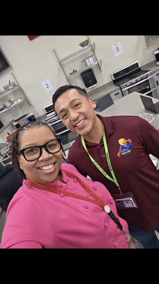 And the winner is.......
Well, you have to wait until tomorrow.
Thank you to @duckadietmealprep for being our Guest Judge.
The students definitely improved their recipes from the last time. GREAT JOB Students!!!
#ChefJoanneThomas #InternationalTravelChef #WithALittleLoveInEveryBite
#HuntleyRaiders
#RegionalFoodsClass