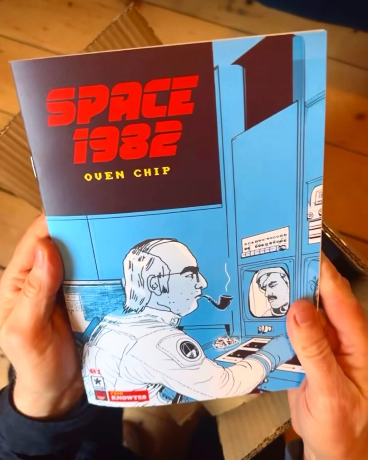 Space 1982 - Oven Chip is the latest copy of Knowtes by Modern Toss, OUT NOW!
Buy a signed copy online now or get a copy signed in person this Saturday 14 Dec from 11:30. Jon will be here signing and doing portraits on the day. Come and meet the artist yeah ! @moderntoss #moderntoss #knowtes #space1982 #signing