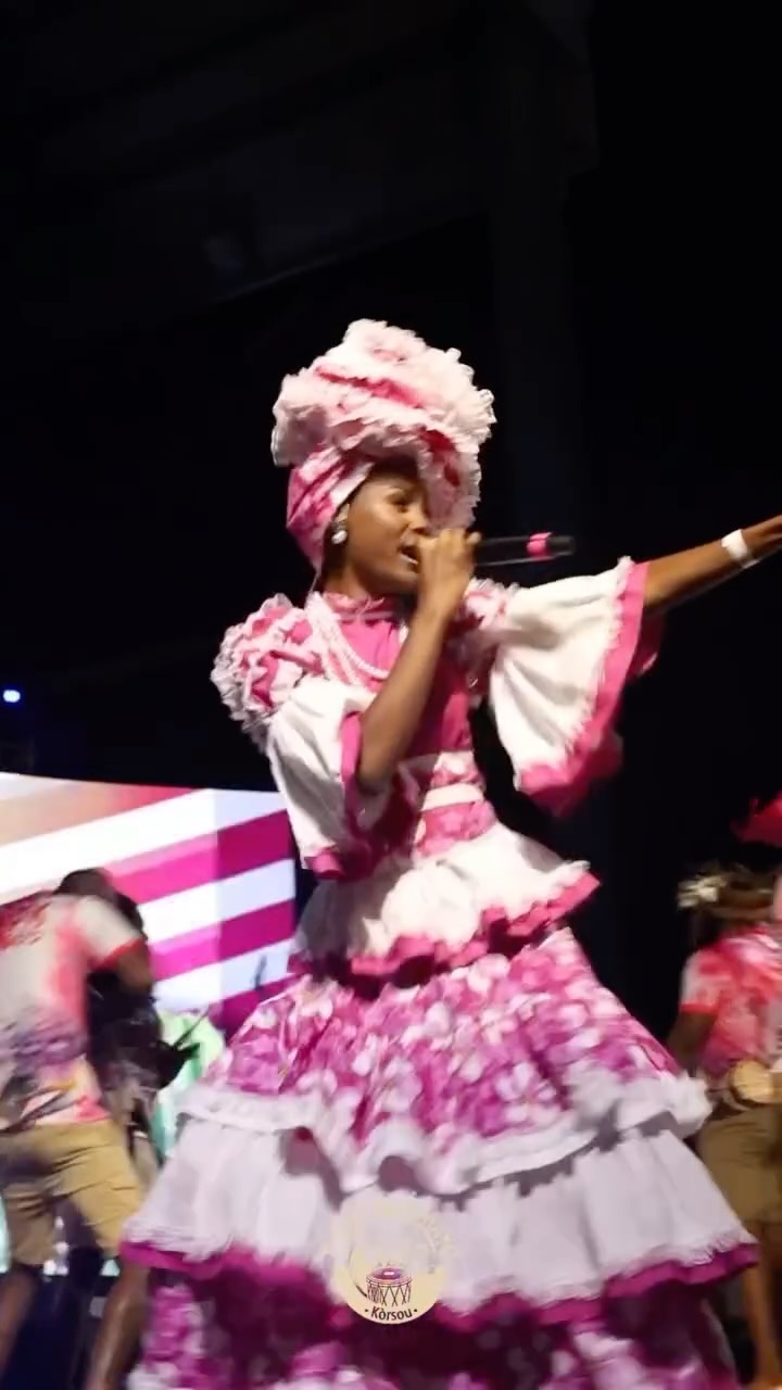 Kantadó Mayo.. Kant'é Bib’é... ta su temporada! Lora Ticketpoint na Zeelandia Mall i buska bo pakete pa selebra seú. 🌾🌿🌽 𝑩𝒂𝒏 𝒘𝒂𝒑'𝒆! Pakete ta kosta XCG 60.
-------
Ticket Point is located at Zeelandia Mall, next to Building Depot. 𝗦𝘁𝗼𝗿𝗲 𝗛𝗼𝘂𝗿𝘀:▪️Tuesday/Wednesday 12:00 - 16:00,🔹Thursday/Friday/Saturday 12:00 - 18:00🔺#tickets #news #events2025