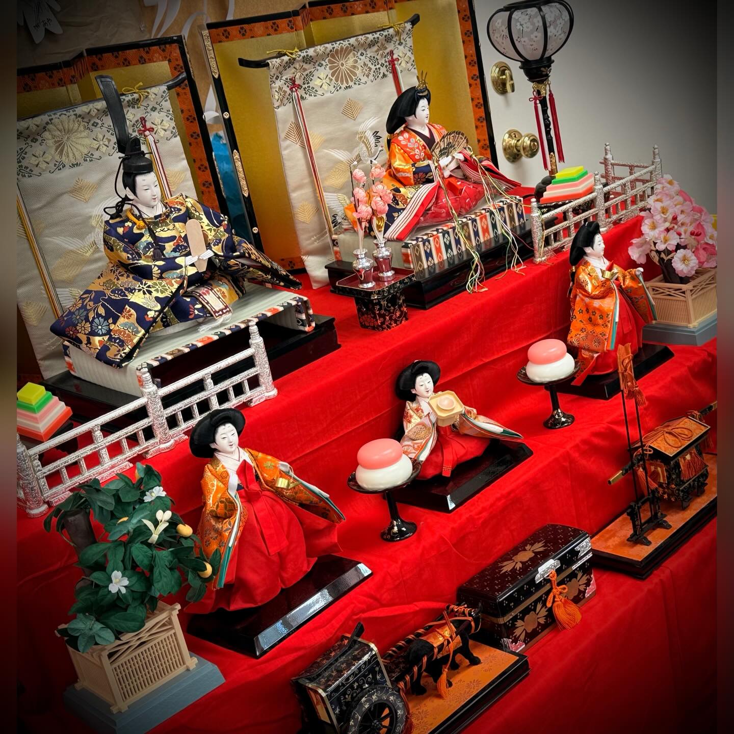 🎎桃の節句「ひな祭り」
weekは、ひな祭り集会に、ちらし寿司クッキング、雛人形制作など、、日本の伝統文化を活動を通して思いっきり楽しみました🩷
🎎Spring time celebration: Hinamatsuri Week!
We spent this past week celebrating the traditional Japanese event, Hinamatsuri with Chirashi Sushi cooking, making Hina Doll crafts, and more! 🩷