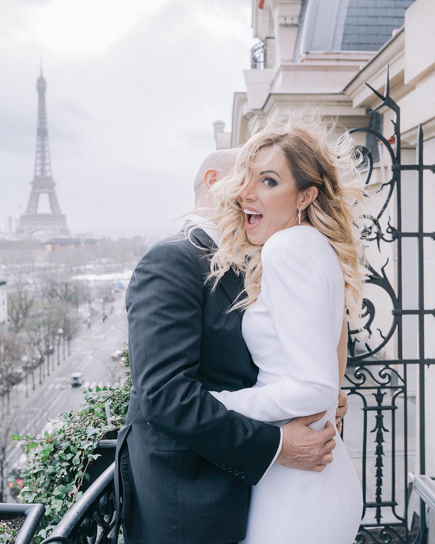 Can we agree that this photo of Samantha and John’s wedding at @plaza_athenee could make the front page of the most famous magazines 💫?
.
Congratulations to Ian Holmes for harnessing the wind with such talent !
.
See you very soon, Ian, for another intimate wedding in a picturesque and rather unusual venue 😉
.
Hair & make-up by @missmai27
Photographer: @ianholmesphotography
Ceremony written and held by me: @celebrantinparis
#love #romance #paris #wedding #elopement #destinationwedding #bride #luxurywedding #officiant #weddingofficiant #pariselopement #celebrantinparis #weddingphotographer #bride #groom #ceremonie #ceremonielaique #weddingofficiant