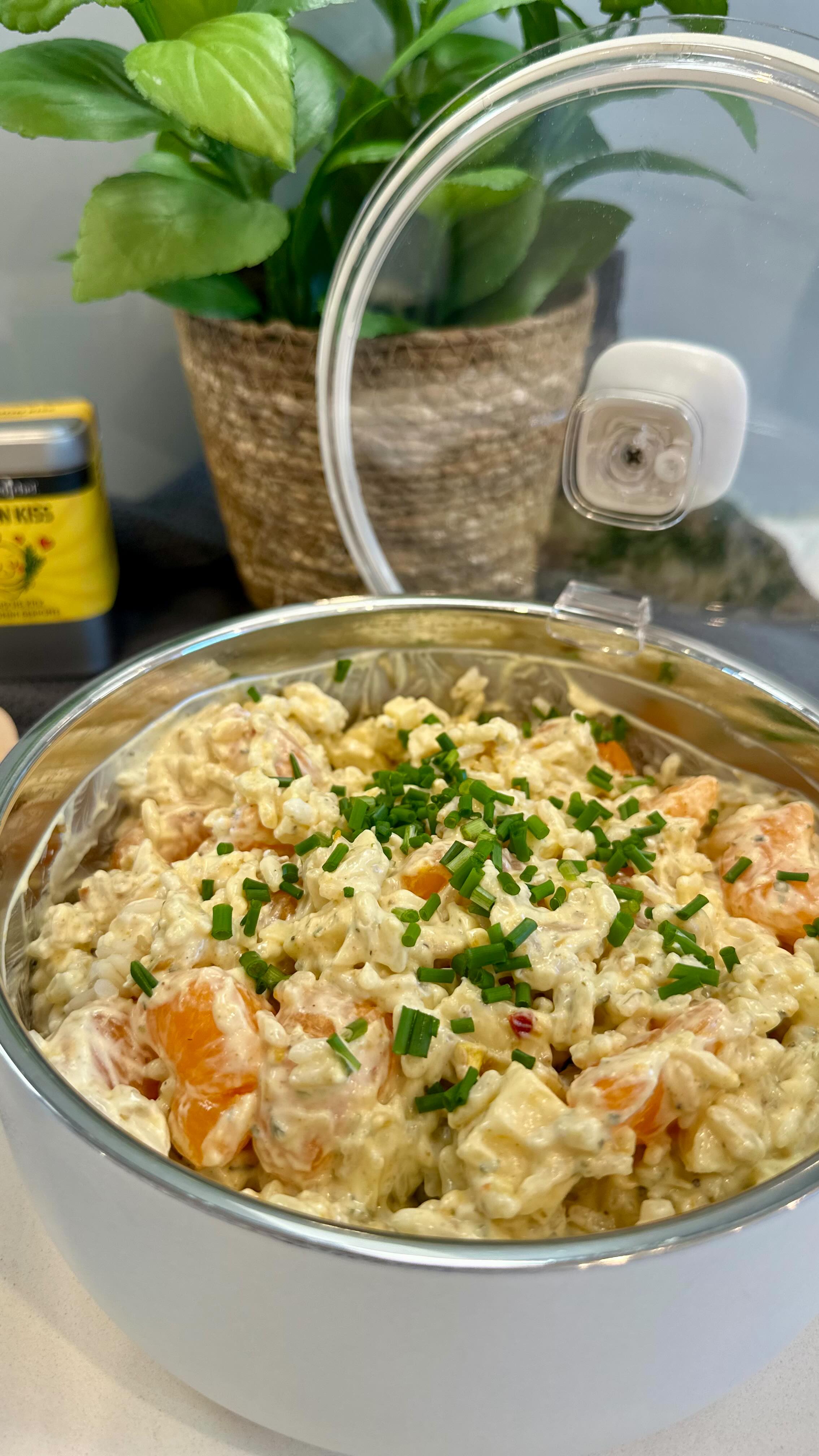 Reissalat mit Mandarinen und Käsewürfel gewürzt mit Lemon Kiss 🍋 von Pampered Chef.
#lemonkiss #würzfreunde #pamperedchefdeutschland