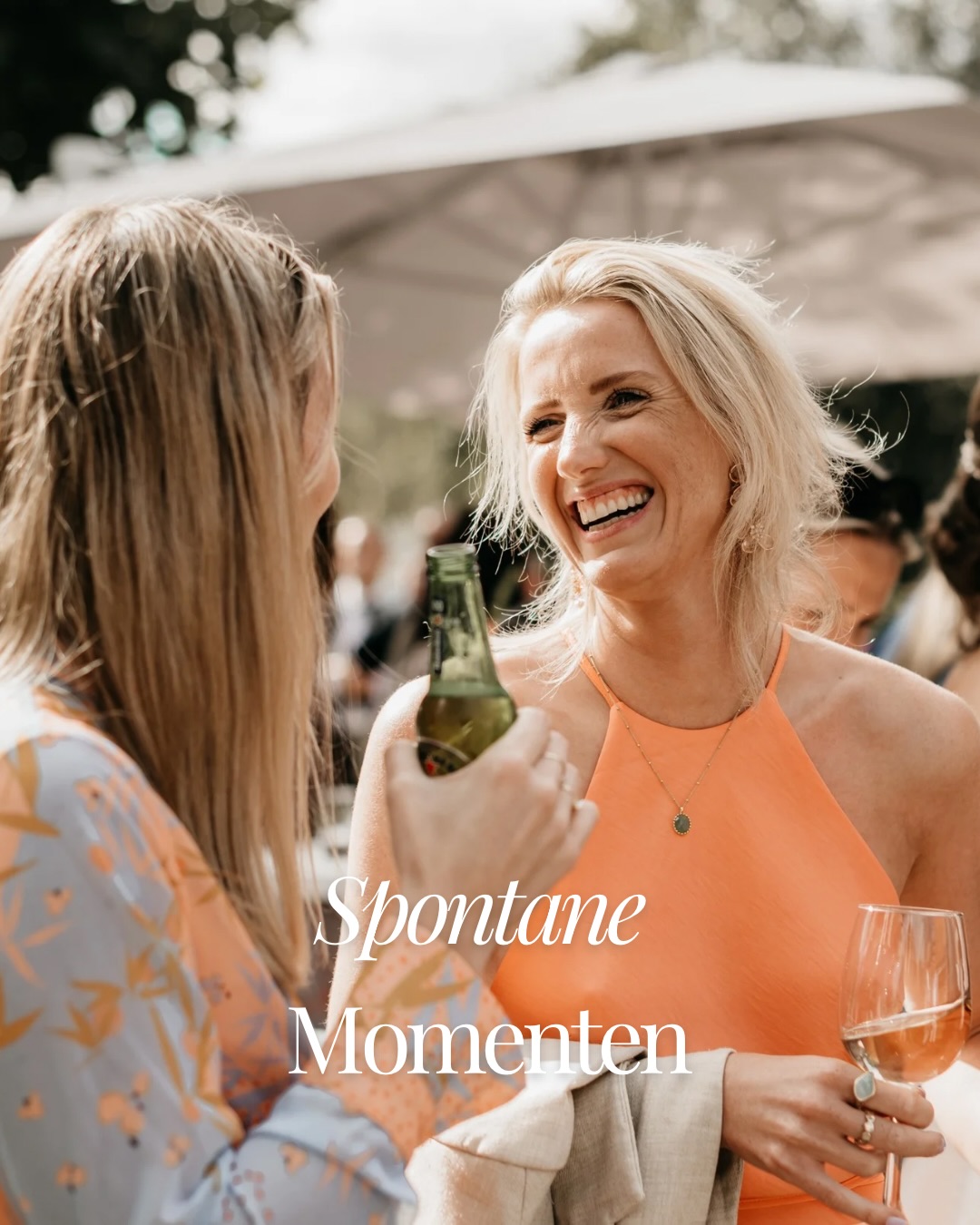 Spontane momenten
Voorafgaand aan het detailgesprek van jullie bruiloft ontvangen jullie altijd een vragenlijst.
Eén vraag komt daarin altijd terug: “Wat hopen jullie terug te zien in de beelden?”
Het antwoord is in de meeste gevallen hetzelfde: Spontane momenten.
Precies daarom ben ik zo’n fan van de borrel en de speeches.
De spanning van de ceremonie is eraf, er wordt gelachen, geproost, omhelsd en het leven wordt écht gevierd.
Hierbij een fijne selectie van spontane momenten van gasten, vastgelegd op verschillende bruiloften.
#spontanemomenten
#bruiloftsfotografie
#weddingstories
#echtemomenten
#liefdeinbeeld
