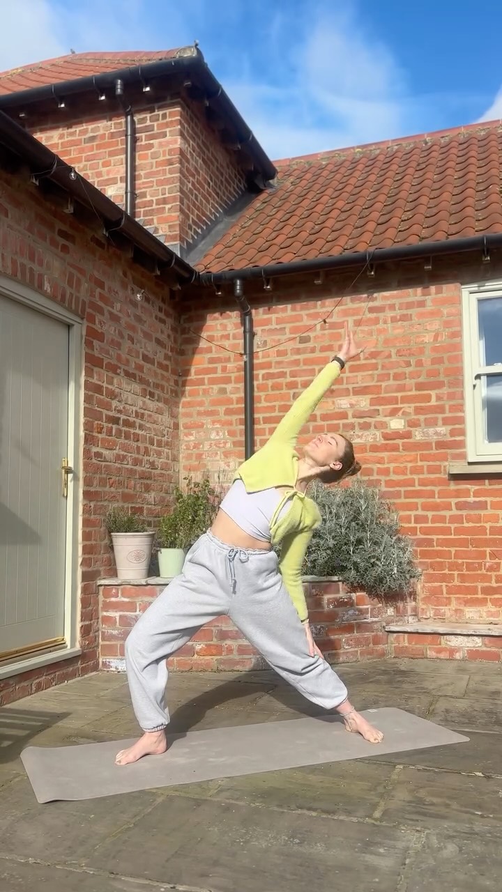 can’t wait to teach this svadhisthana inspired flow this week! 🌊✨
with IWD and mother’s day in the same week, i’m feeling all the feminine energies!! it was only right to build some classes around the sacral chakra. tapping into that beautiful moon energy to flow with fluidity, creativity and joy 🧡
link in bio to book onto one of my upcoming classes!
see you all on the mat ✨
xx