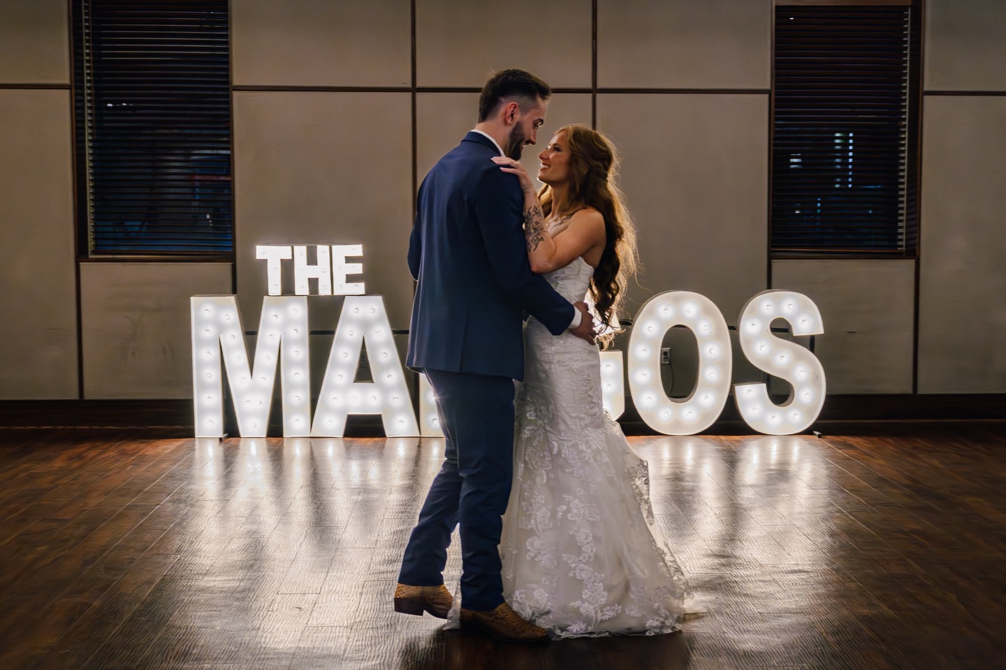 This gallery is finally starting to wrap up I’m so happy these will be going home soon! I have loved every moment of editing them! I’m just thankful I’m finally catching back up! 🖤
A few NO Flash shots I took to capture the vibe of the first dance 🖤