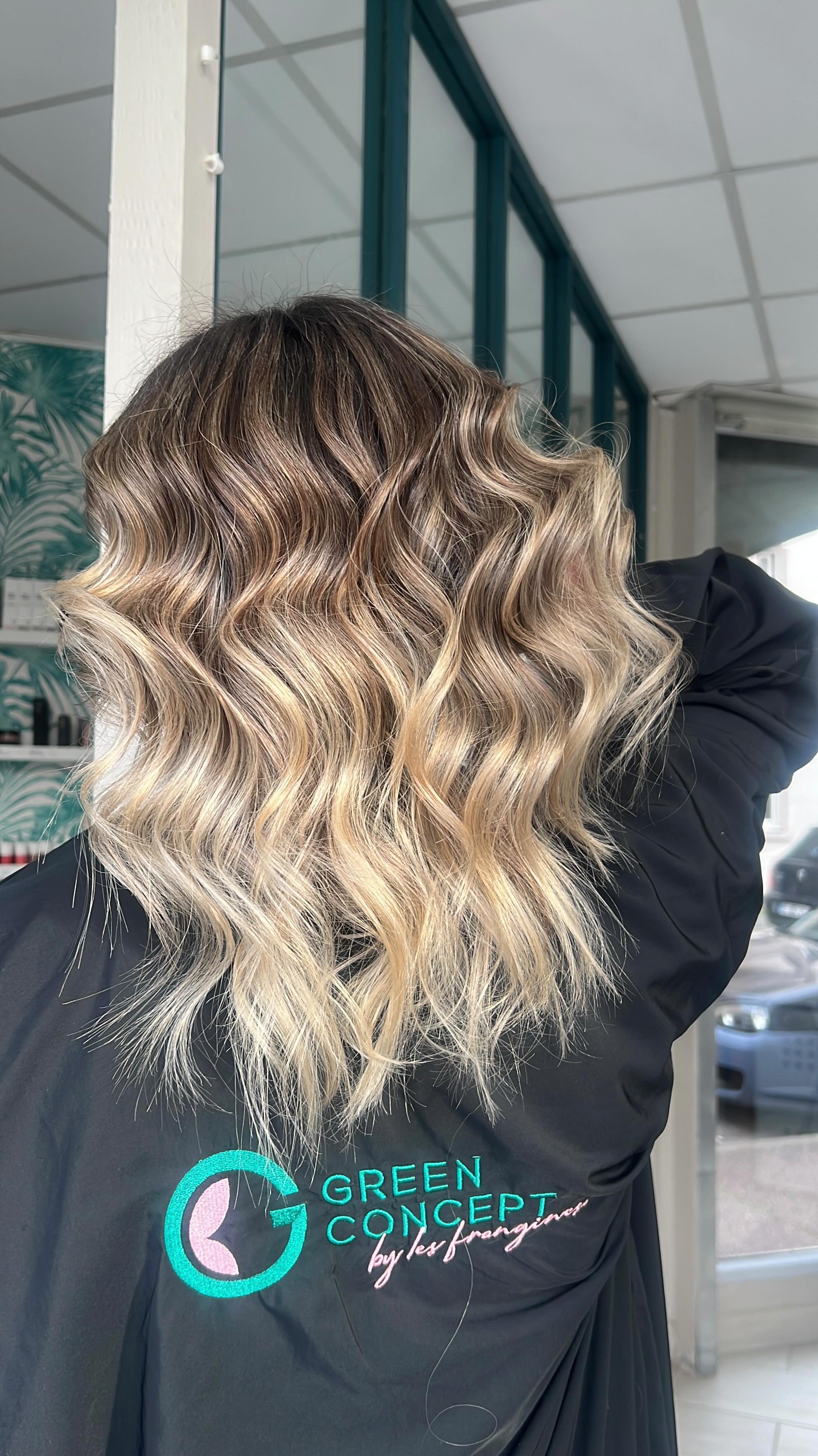 Un magnifique blond pour accompagner les beaux jours ☀️
#coiffeur77 #balayage
