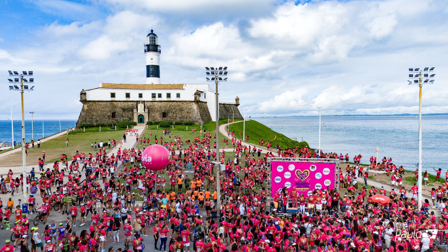 Estamos no Farol da Barra na chegada da Corrida @corridamulherespelavida