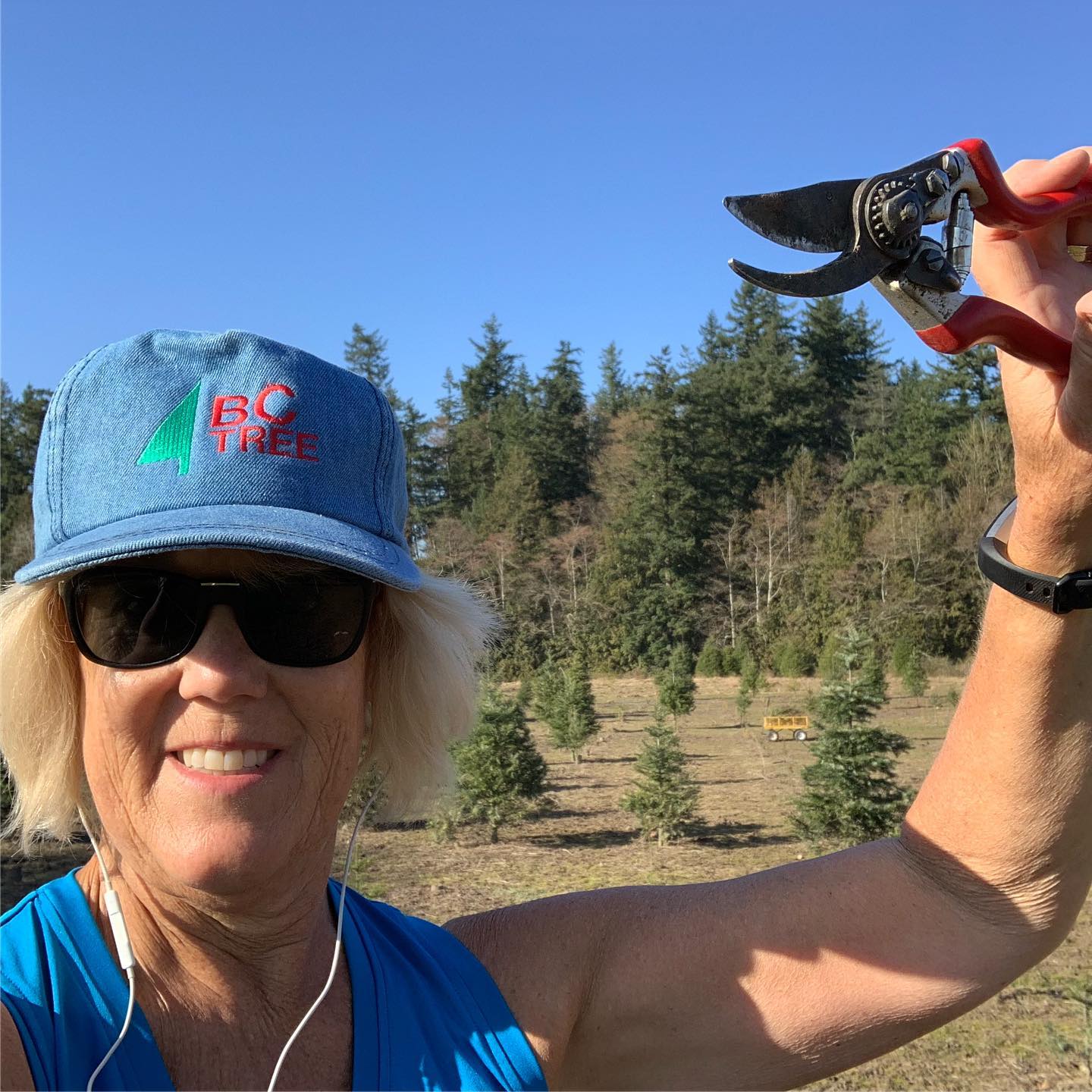 I’ve spent a good part of my days off this week out in our beautiful Tree Farm, trimming up some trees, picking up old stumps and straightening the new seedlings we just planted.
But today we also took down our little 5 ft Christmas tree that’s been on the front porch since mid-December!
I took my woodland creature decor off on Valentines Day, and the tree is getting a tiny bit dry (not much), but frankly I’m just getting tired of looking at it 😆. The last pic is of me in the field, just holding the tree up today 🌲 ..... looks pretty good, right?? (so 3+ months of a fresh tree..... )