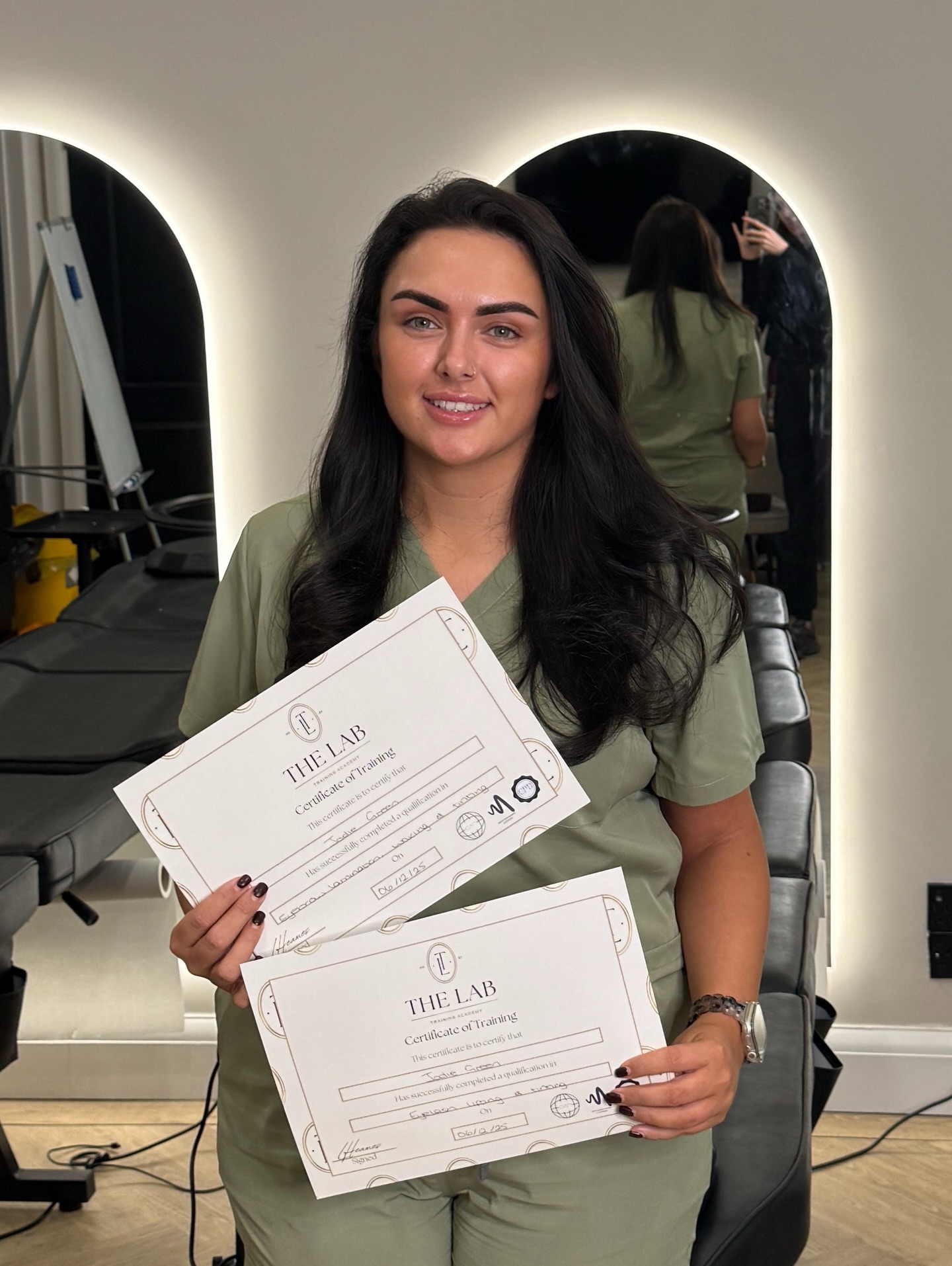 Taking the leap into the beauty industry doesn’t always mean leaving everything behind… sometimes it means building something alongside the life you already have. ✨
Our student Jodie made the decision to invest in herself, learn new skills, and step into the beauty world — and now she’s working from a salon, running her beauty business alongside her career. 👀
This is what we love to see.
Not everyone starts the same way. Some people go all in, and others choose to build their dream step by step — and both paths are powerful.
Jodie trusted her instincts, took the opportunity to level up, and is now creating new opportunities for herself and her future.
That’s exactly what training is about. It’s not just learning a treatment — it’s opening doors you didn’t have before. 🖤✨
At The Lab Training Academy, we love seeing our students take what they’ve learned and turn it into something real.
Whether it becomes a side business, a passion project, or a full-time career, the most important thing is having the courage to start.
And Jodie did exactly that. 🚀
This is just the beginning of her journey… and we can’t wait to see where it takes her. ✨