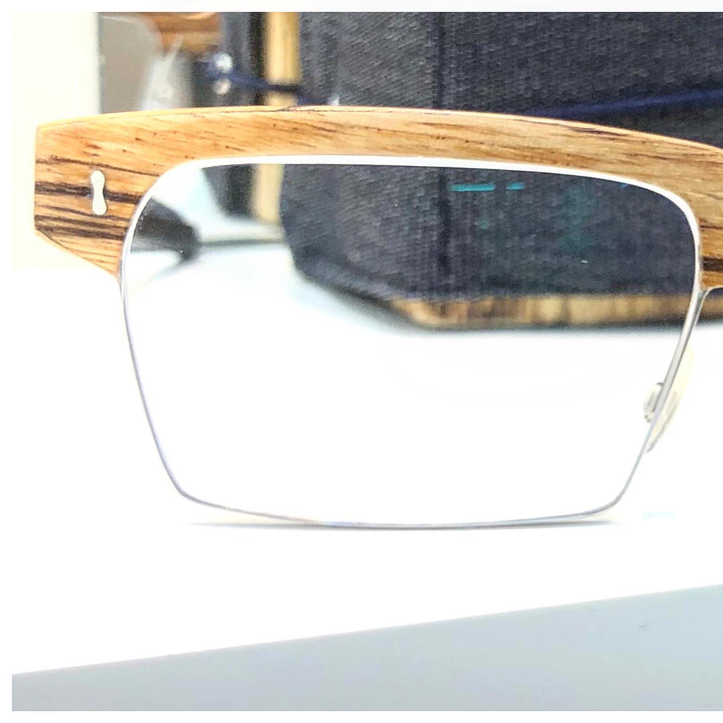 Modell: Colambo Glasfaser
Holz: Zebrano
#adneum #bergen #selbstgemacht #behindthescenes #hinterdenkulissen #makingof #resininfusion