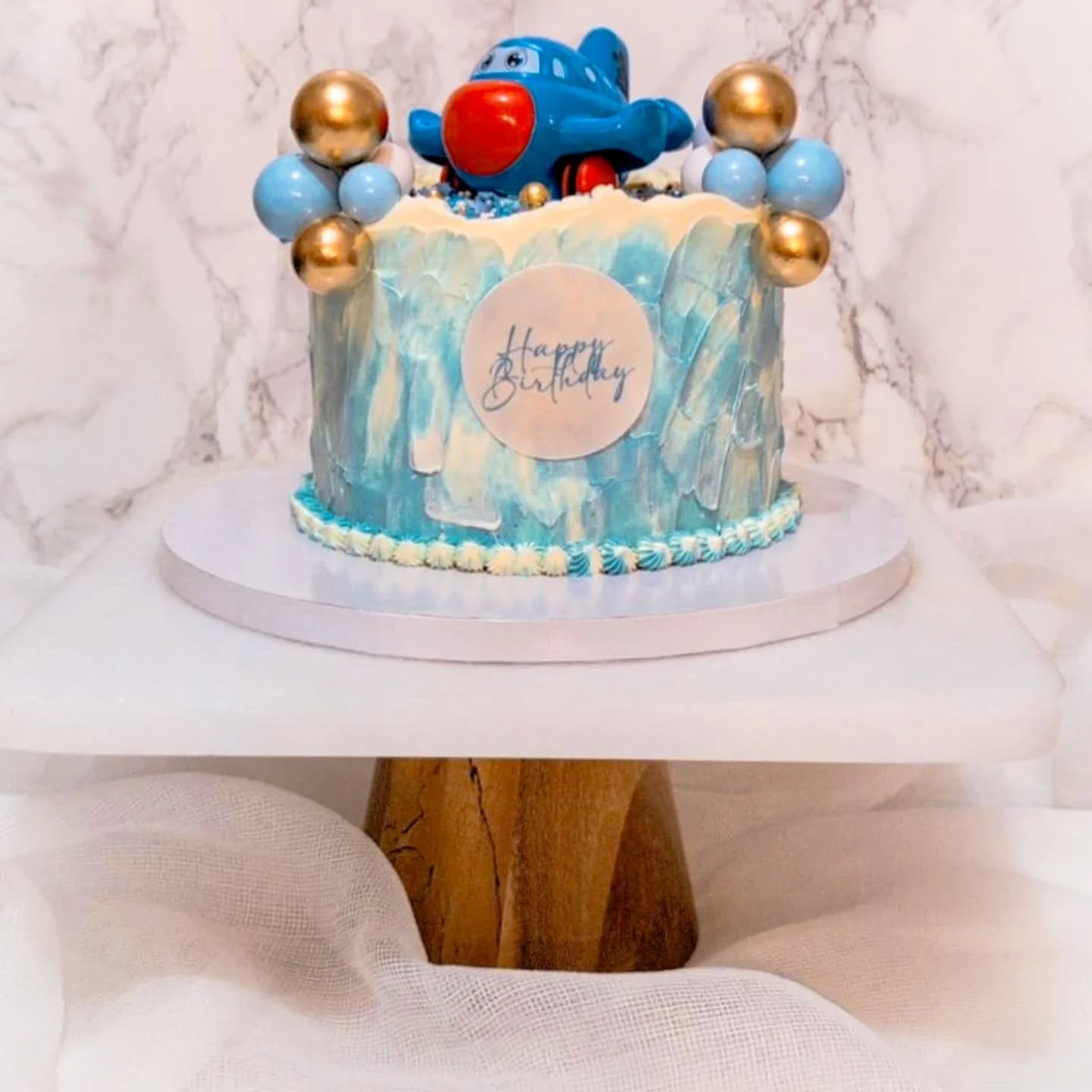“A first birthday cake with a little surprise for nursery…”✨
Some cakes feel extra special… and this was one of them. ✨
A beautiful little aeroplane cake for a first birthday celebration at home, surrounded by the people who love him the most❤️
This cake was a classic Victoria sponge, layered with my homemade strawberry jam and silky white chocolate buttercream.🎂
To make the celebration last a little longer, I also made matching cupcakes that were heading to nursery the next day so the little birthday boy could celebrate with all his tiny friends. 🧁
And the best part?
This lovely family are returning customers, which always means the world to me. Thank you for trusting me again to be part of such a special milestone. 💙
#sanahmixingbowl #brightoncakes #airplanecake #brightonfoodies #brightoncake