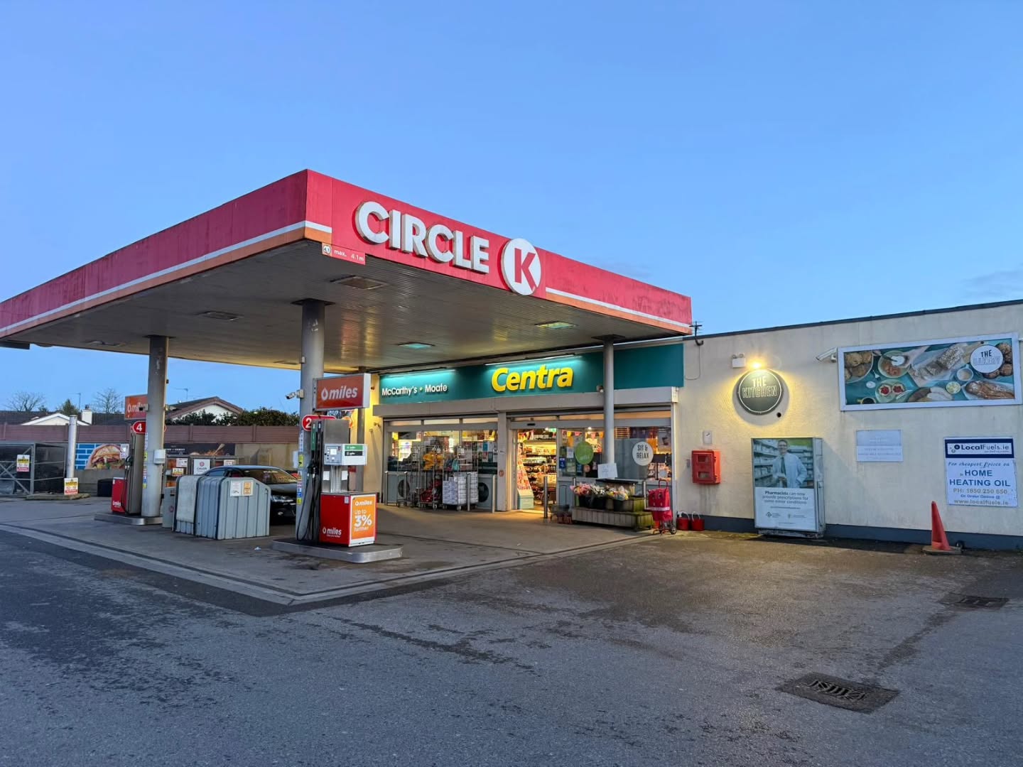 Our products are flying off the shelves in Co. Westmeath 😍
We started supplying two new @centra_irl service stations last month, and so far not one waste reported 👏✨
@centrakilbeggan
@centramoate
Expanding into a new county outside of where we’re best known in Dublin can always feel like a risk, but thankfully so far, so good!
We are now stocking our products in Dublin, Meath and Westmeath, with Kildare coming soon.
Even more counties to follow as we continue to grow. Right now we have one van on the road, but we have big plans for the months ahead!
So proud of my small but growing business 🍰
#businessgrowth #businessplanning #treatsbysylvia #centraireland #circlek
@centra_irl
@circlekireland
