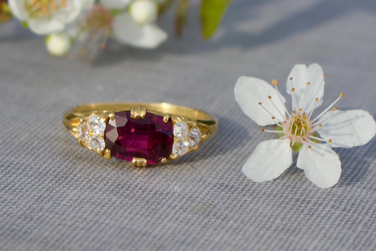 Luscious rich red tourmaline and diamond ring in a wonderful 18 carat gold carved mount circa 1905.
Just landed on our website
🔗in bio ❤️
#newarrivals #antiqueengagementring #tourmaline #edwardianjewelry #antiquejewelryaddiction