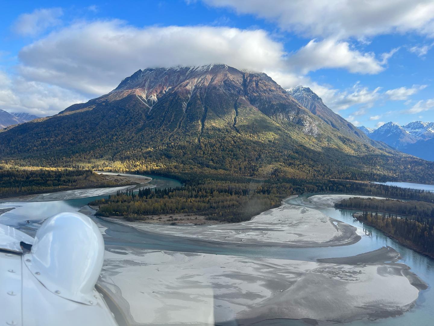 Yesterday, the last clients left for the 2023 season.
We are currently getting everything ready for the winter. @glenalsworthjr_ took the staff out in the Beaver today for quick little flight sees of the area. A beautiful fall day for it too!
#alaska
