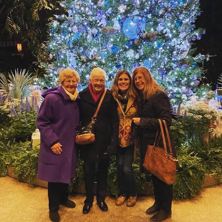 Beautiful evening visiting Longwood Gardens with my mom and friends. #christmastime🎄 #timewithfamilyandfriends