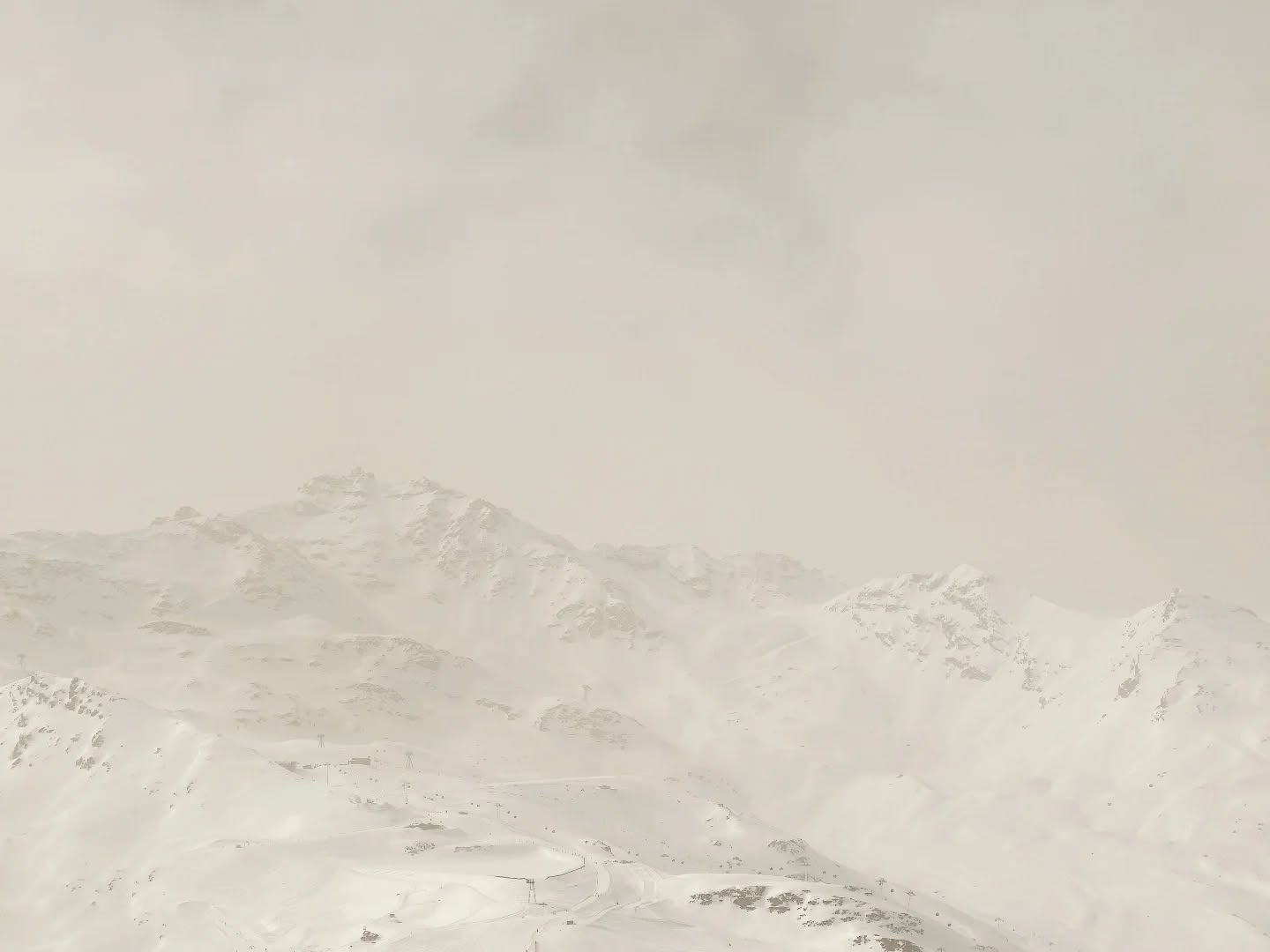 Quand le sable du Sahara arrive sur les Alpes. Une ambiance incroyable.