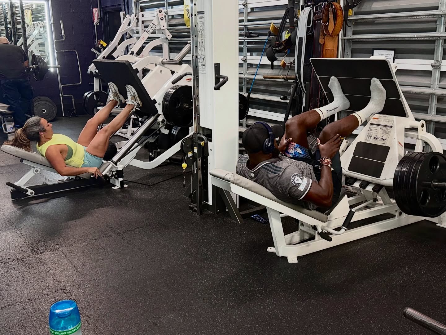 BUDDY GAINZ 🍑 #OFFDUTYWOD (📸: Queen Massy x @shapeupwithdrew_ ) #legday #weekendsesh #partnerworkout #gymtime