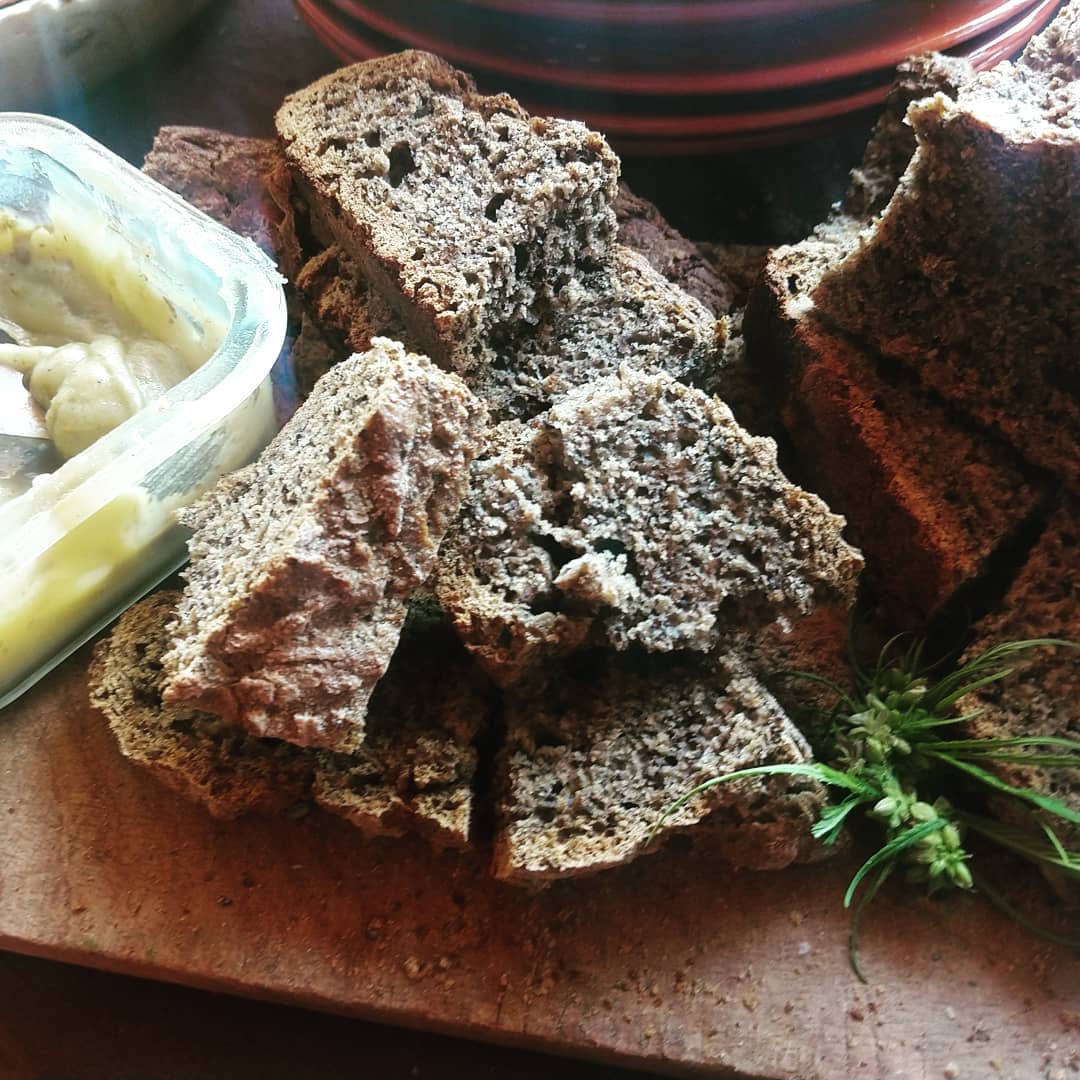 🇺🇸 Today we harvested the hemp production of @consultoriacanabica while a documentary was filmed by @rtp_2 program called @faca_chuva_faca_sol . We decided to create a whole lunch with hemp leafs and seeds.
🇵🇹 Hoje foi a colheita do cânhamo da @consultoriacanabica enquanto o programa da @rtp_2 , @faca_chuva_faca_sol filmou um documentário. Aproveitámos criar um almoço em que cada receita tinha folhas ou sementes de cânhamo.
#ritaoliveira #consultoriacanabica #rtp2 #façachuvafaçasol #hemp #cânhamo #agricultura #agriculturabiologica #agriculture #organicagriculture #sintra #cânhamoindustrial #receitascomcânhamo #hemprecipes