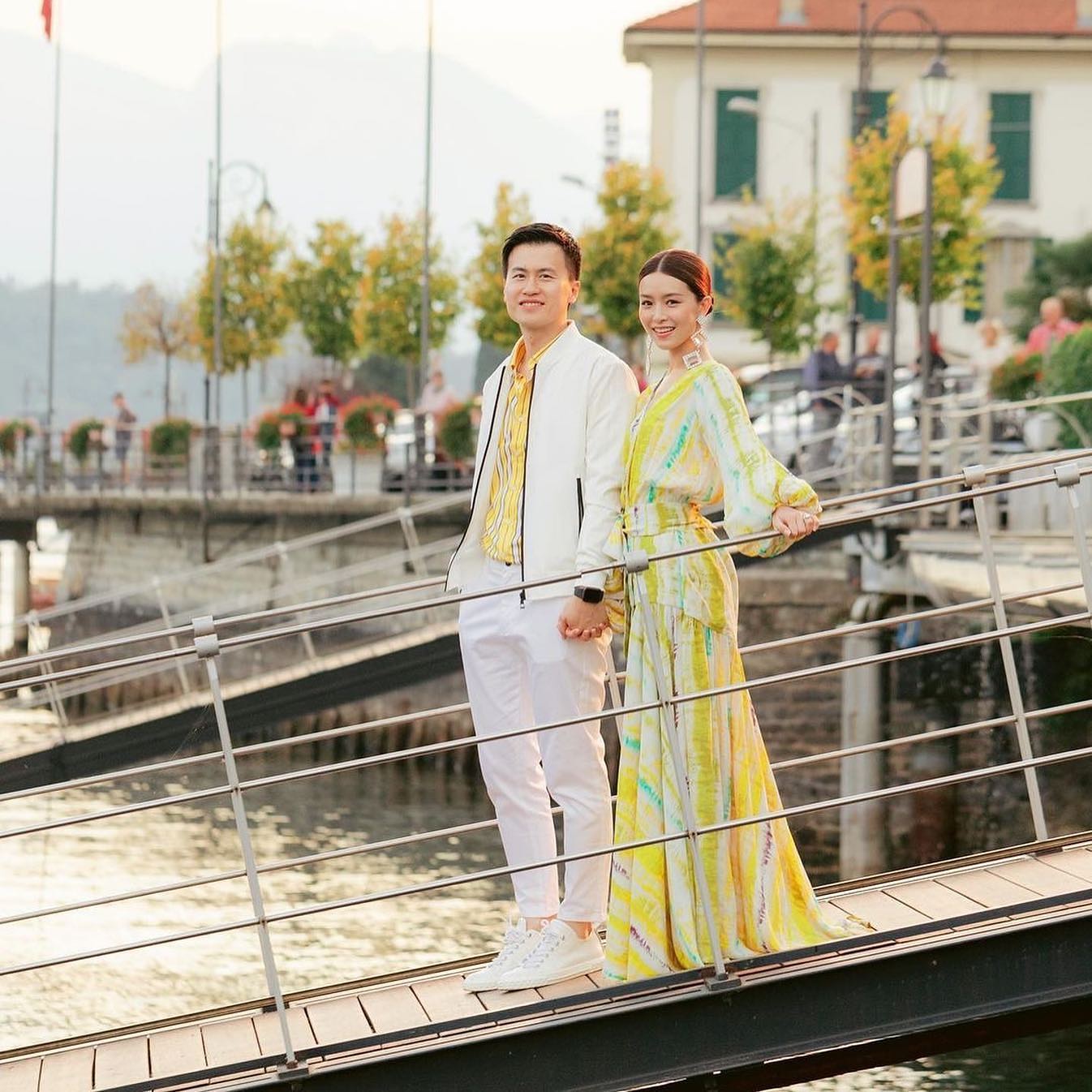 And just like that it's been 2 years since our beloved couple #JanisCarls stepped into their Fairytale wedding on the shores of beautiful Lake Como ๐ฎ๐น Time flies when you're in love! ๐๐งก #MadeWithLove #happyanniversary
.
.
.
Couple: Janice & Carl
Bride: @janiceman @janice_man
Photo: @bottega53
Planning & Conceptual Design: @marriagemaestros @maestroatlarge
Wedding Co-ordination: @weddingmaestros @bespokeuniqueweddings
Flowers & Decor: @vincenzodascaniostudio @vincenzodascanio & @nefi.decor
Sound, Lighting & Entertainment: @blunotteventi
Venue & Catering: @ghtlakecomo
Hairstylist: @matt_chiu
Makeup: @vinciwinki
#happyanniversary #weddinganniversary #lovebythelake #bohochic #rehearsaldinner #welcomeparty #rehearsaldinner #ladolcevita #destinationweddingplanner #destinationwedding #lakecomowedding #bespokedesign #itallywedding #bohochic #yellowthemeparty #weddingconcept #grandhoteltremezzo #weddingvenue #lakecomowedding #LakeComo #weddingplanner #hkweddingplanner #MMCouple #MMweddings #marriagemaestros #weddingmaestros #maestroatlarge
